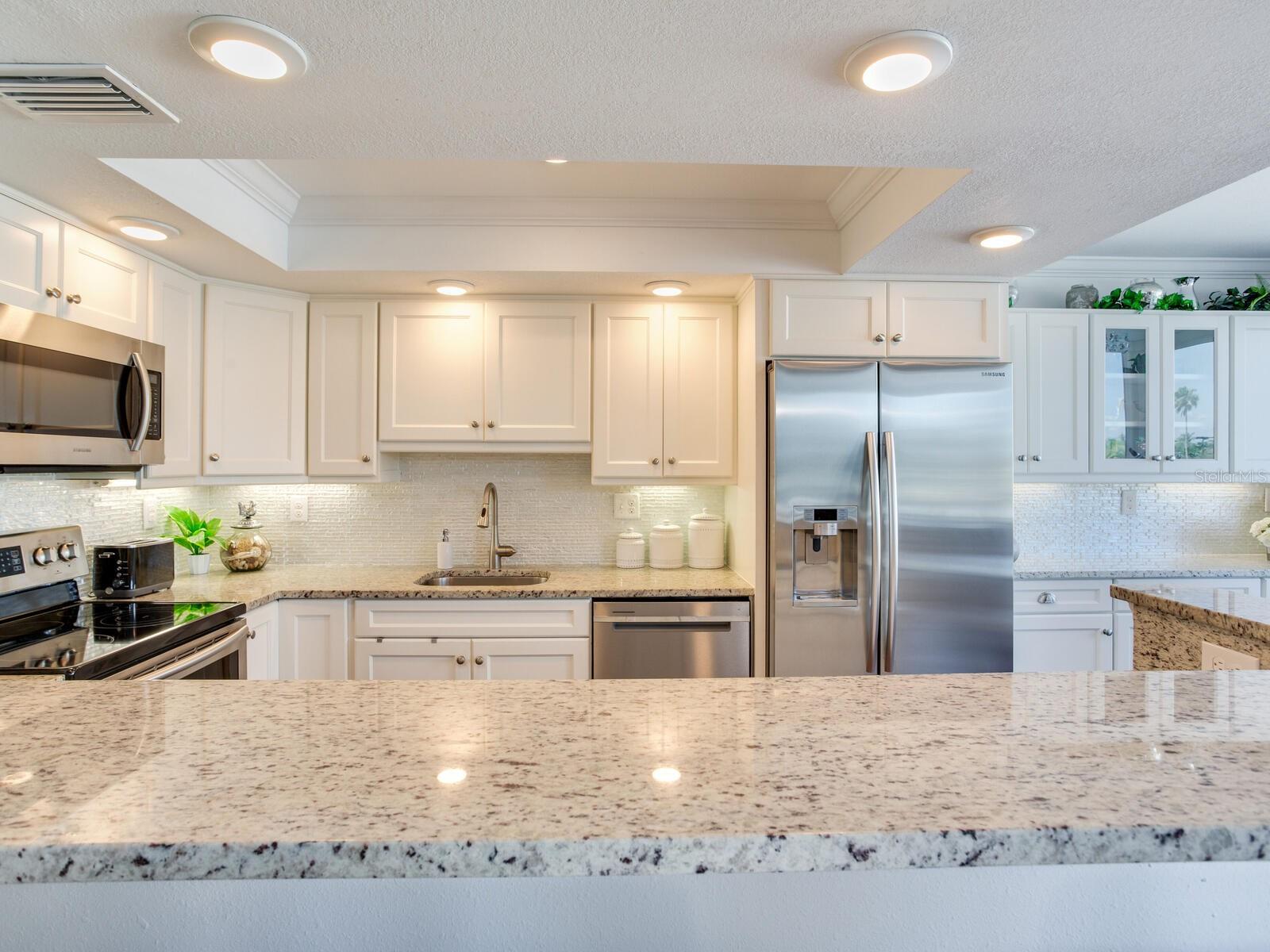 Image 24 of 84 For 660 Island Way 202