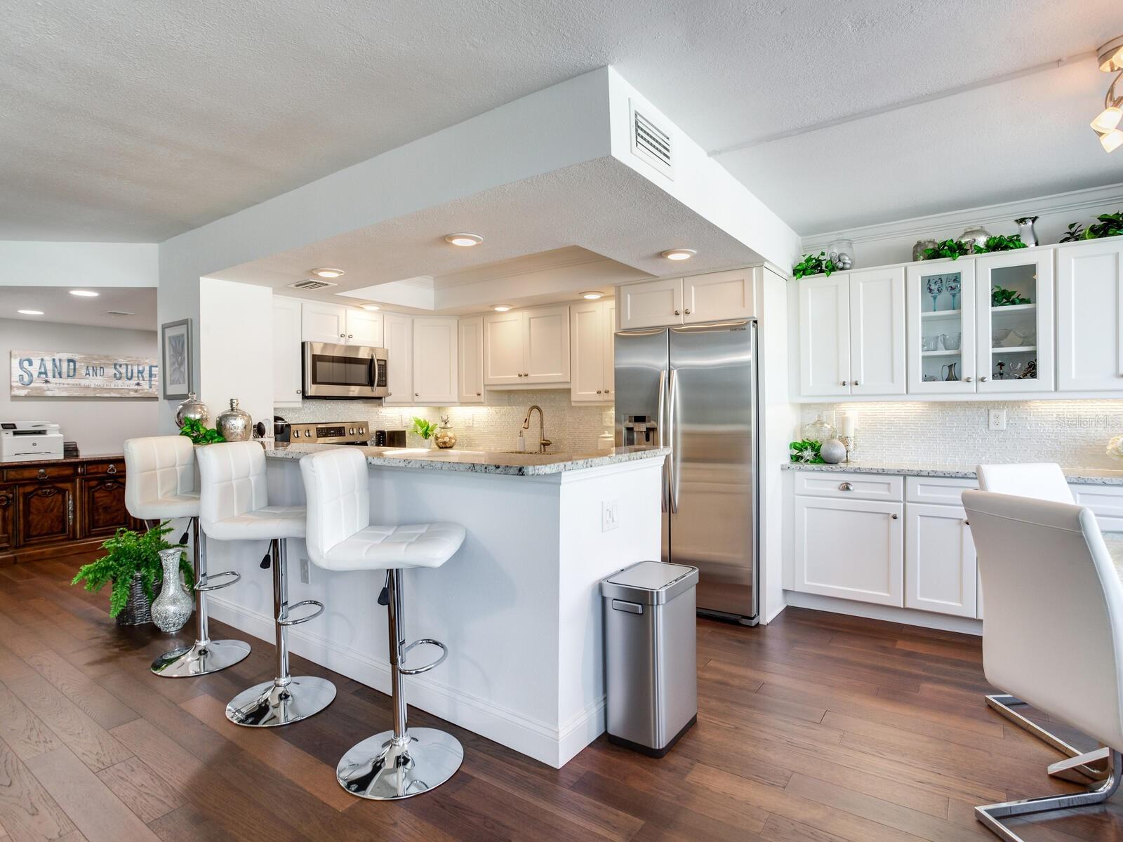 Image 27 of 84 For 660 Island Way 202