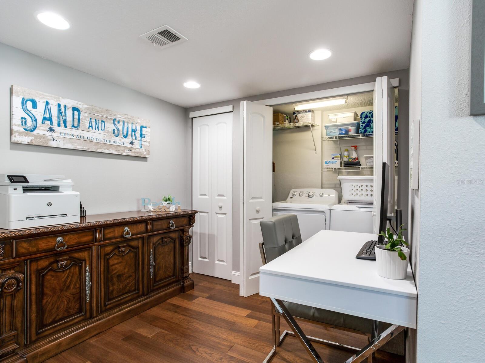 Image 28 of 84 For 660 Island Way 202