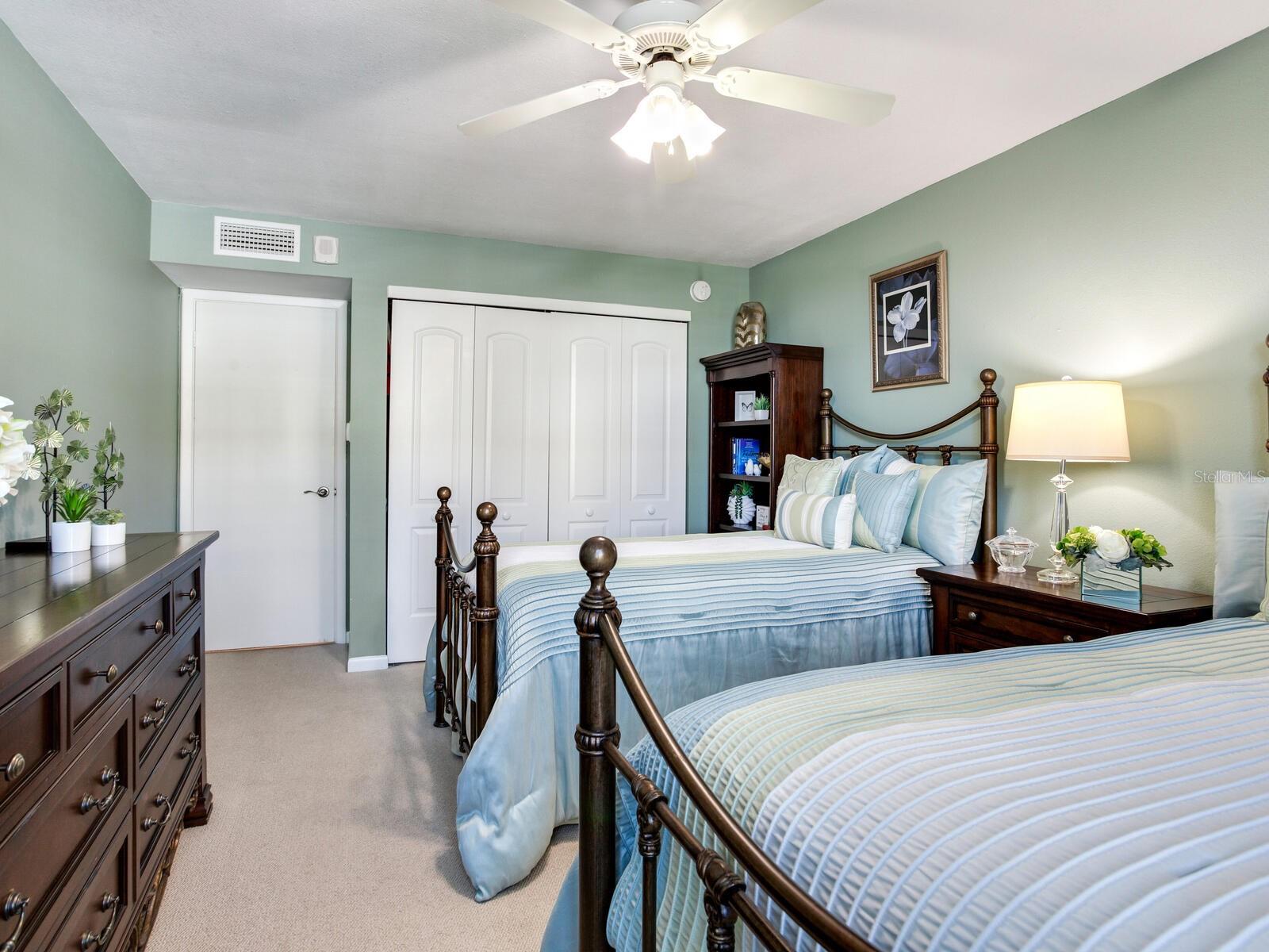 Image 29 of 84 For 660 Island Way 202