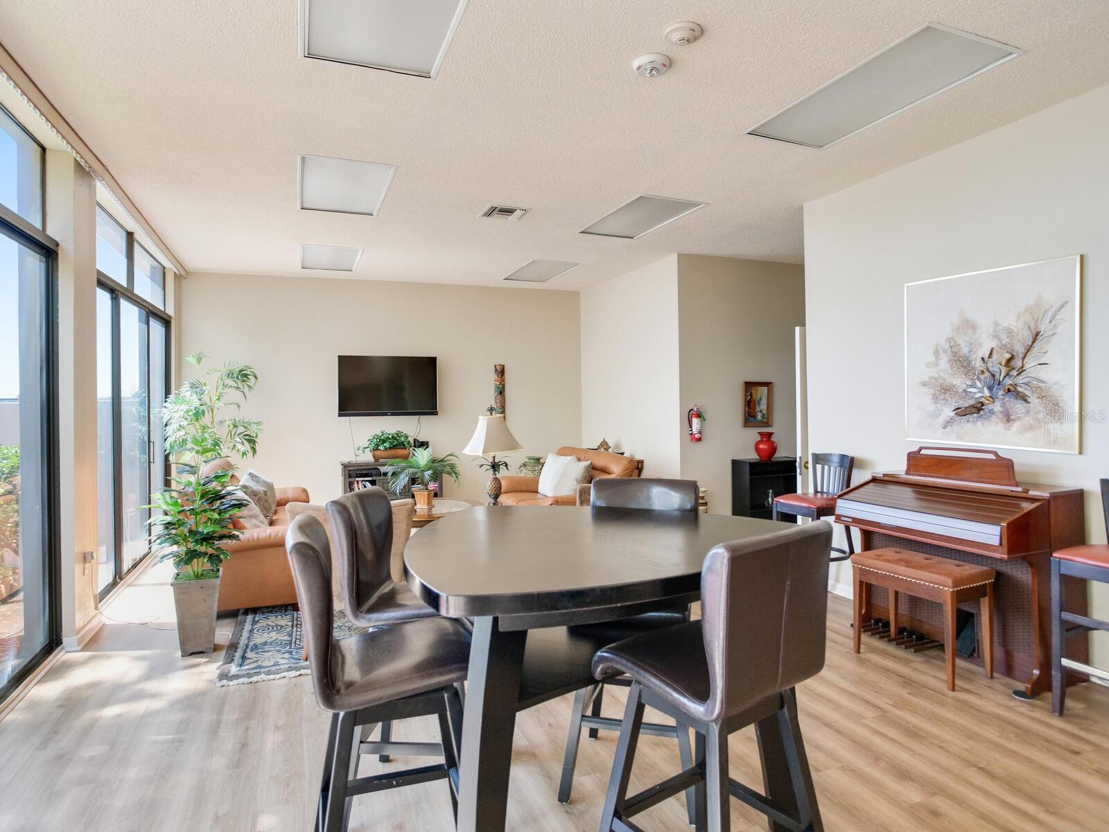 Image 47 of 84 For 660 Island Way 202