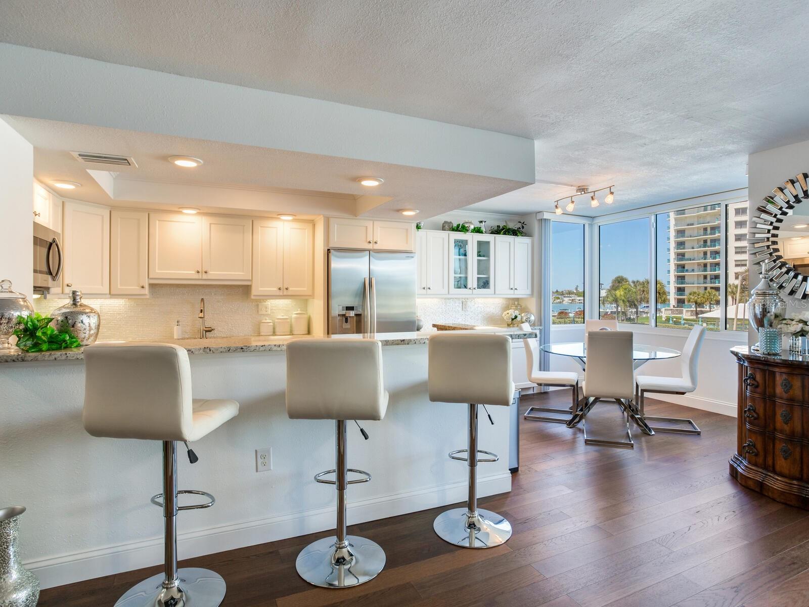 Image 5 of 84 For 660 Island Way 202