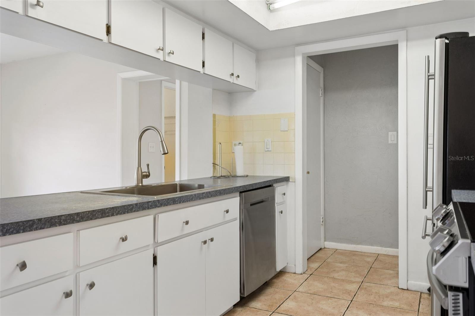 Image 11 of 35 For 1354 Buckingham Dr