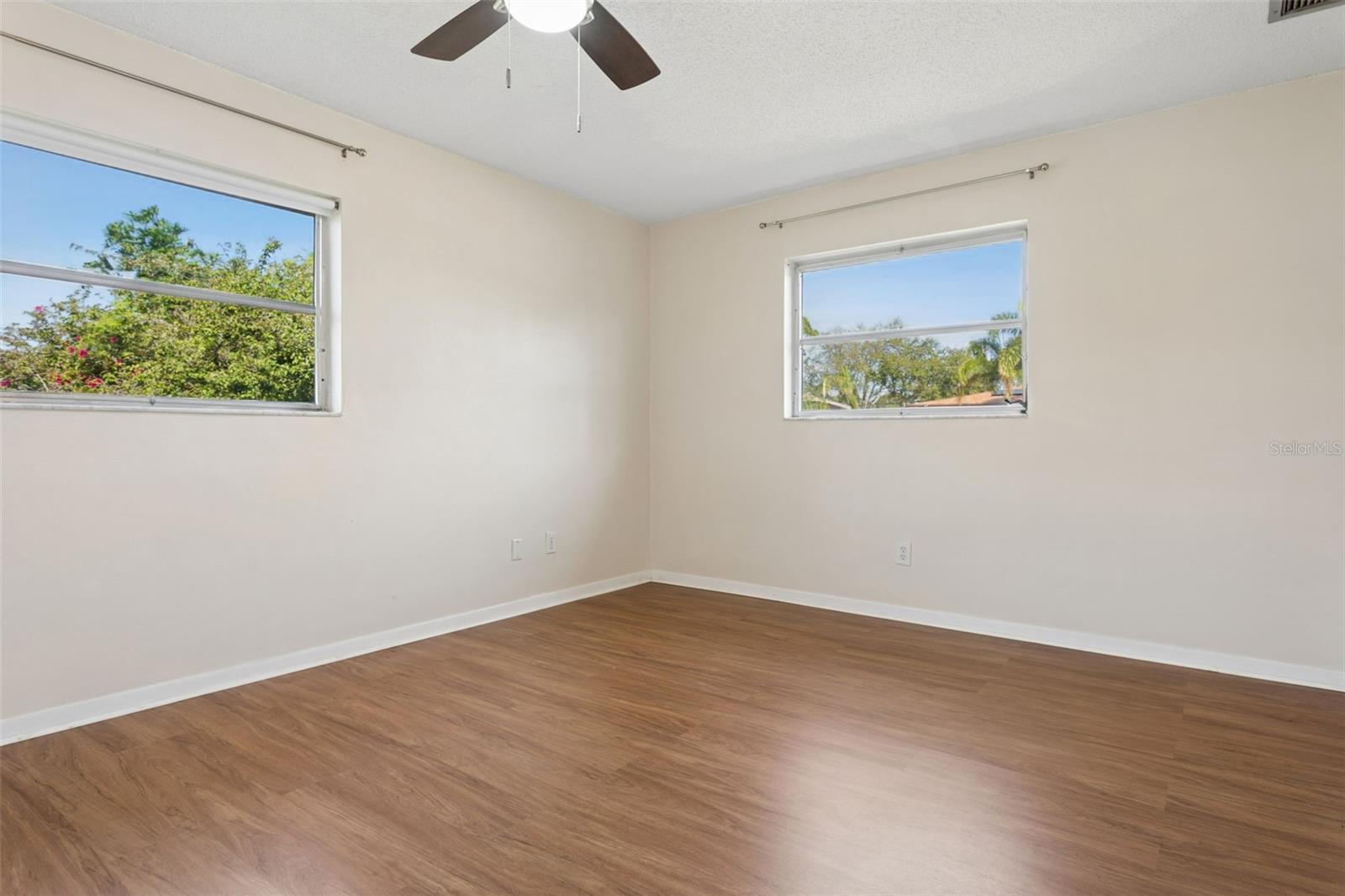 Image 19 of 35 For 1354 Buckingham Dr