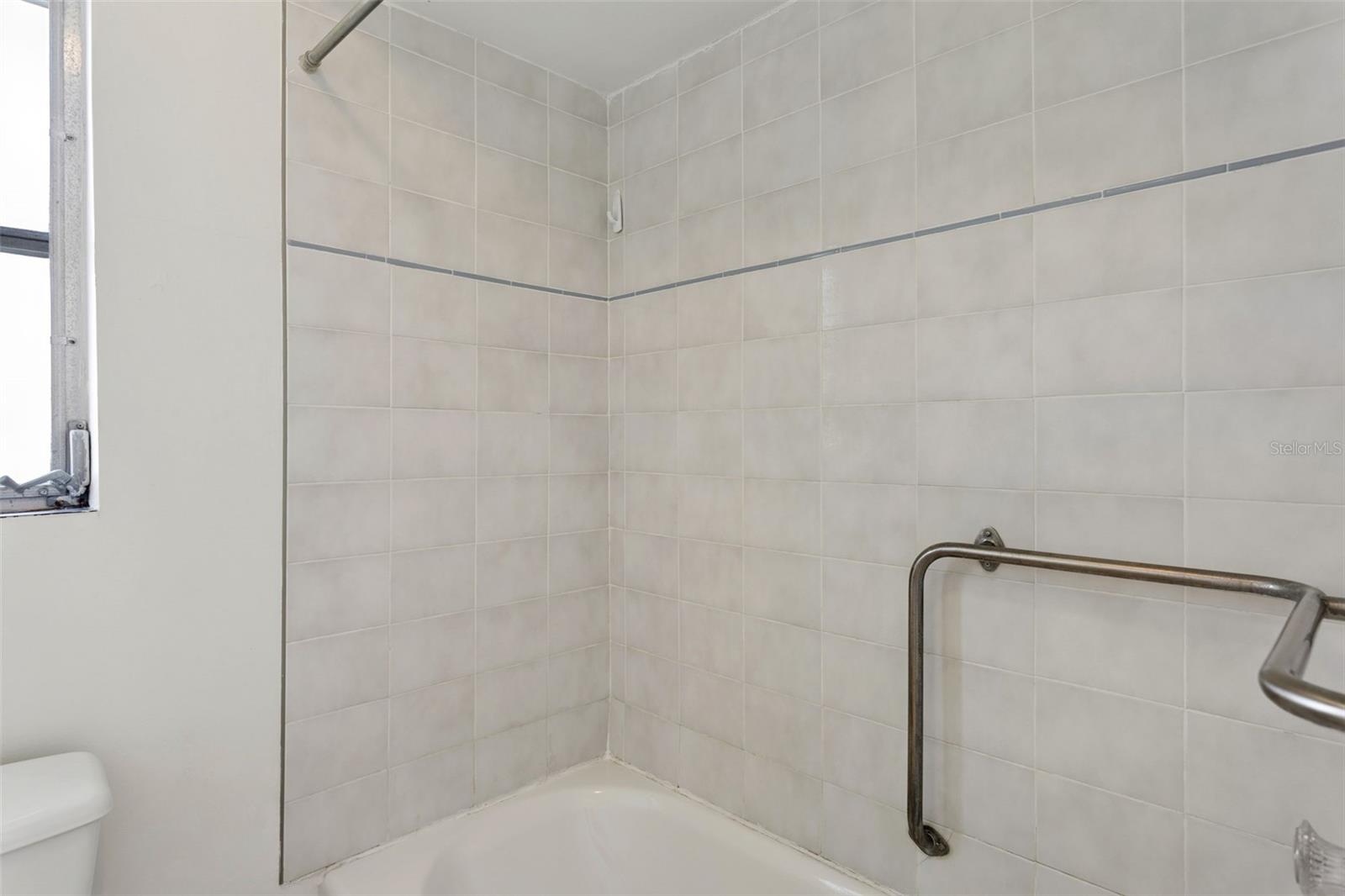 Image 21 of 35 For 1354 Buckingham Dr