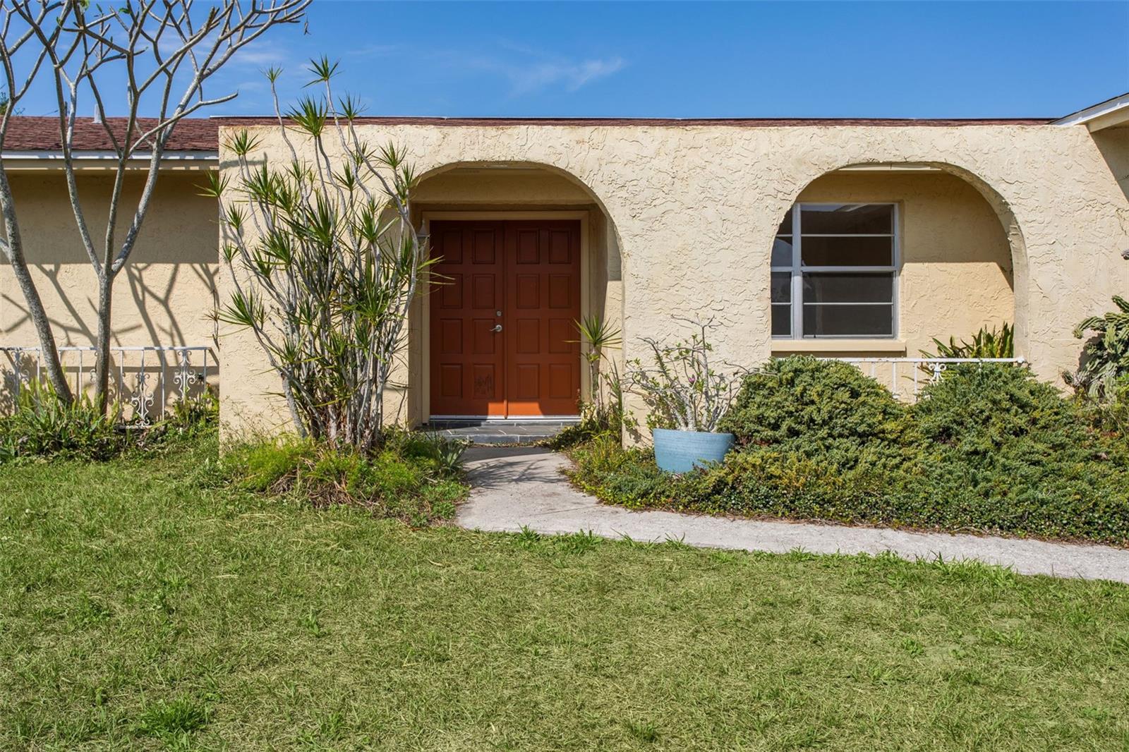 Image 3 of 35 For 1354 Buckingham Dr