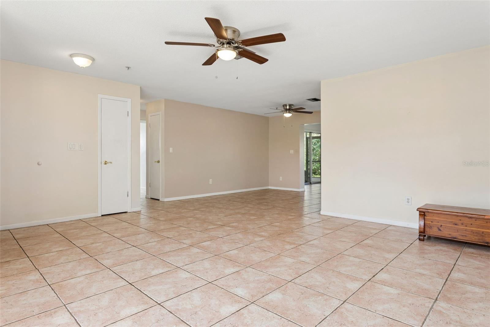 Image 5 of 35 For 1354 Buckingham Dr