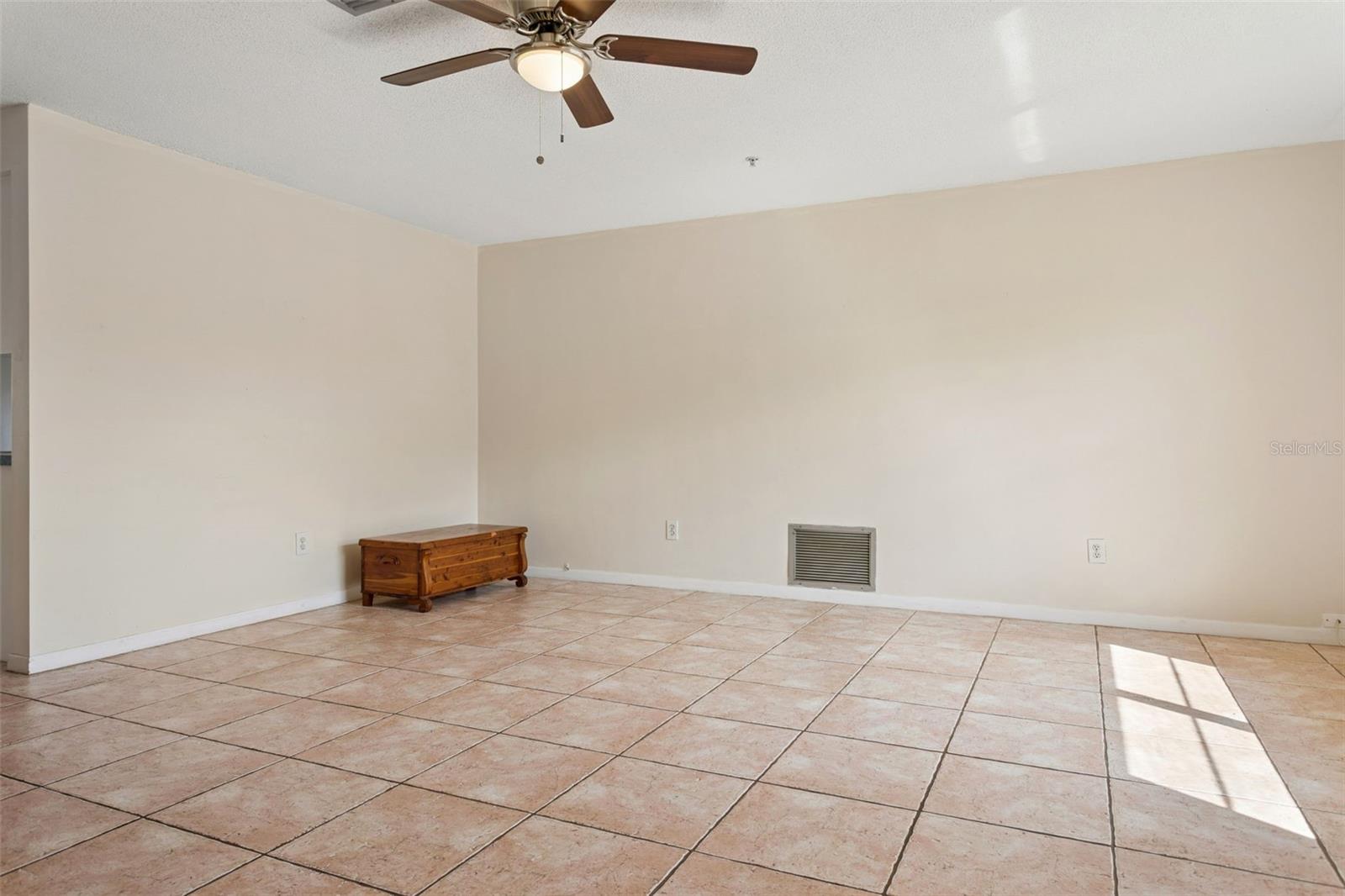 Image 6 of 35 For 1354 Buckingham Dr