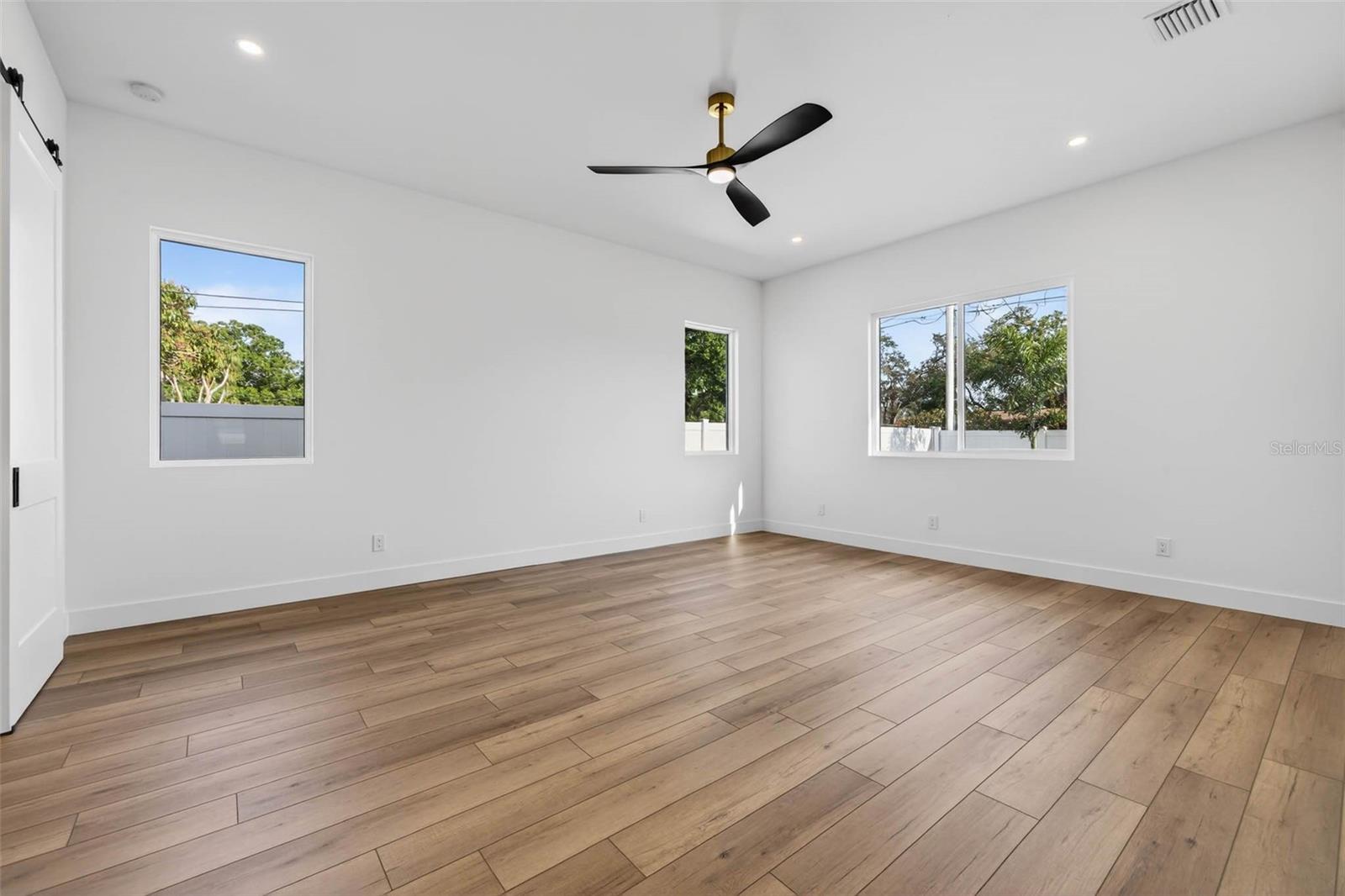 Image 12 of 23 For 4584 17th Avenue N