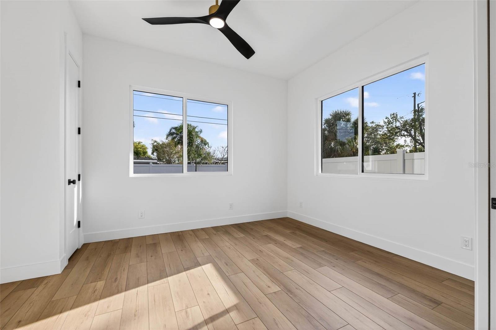 Image 19 of 23 For 4584 17th Avenue N