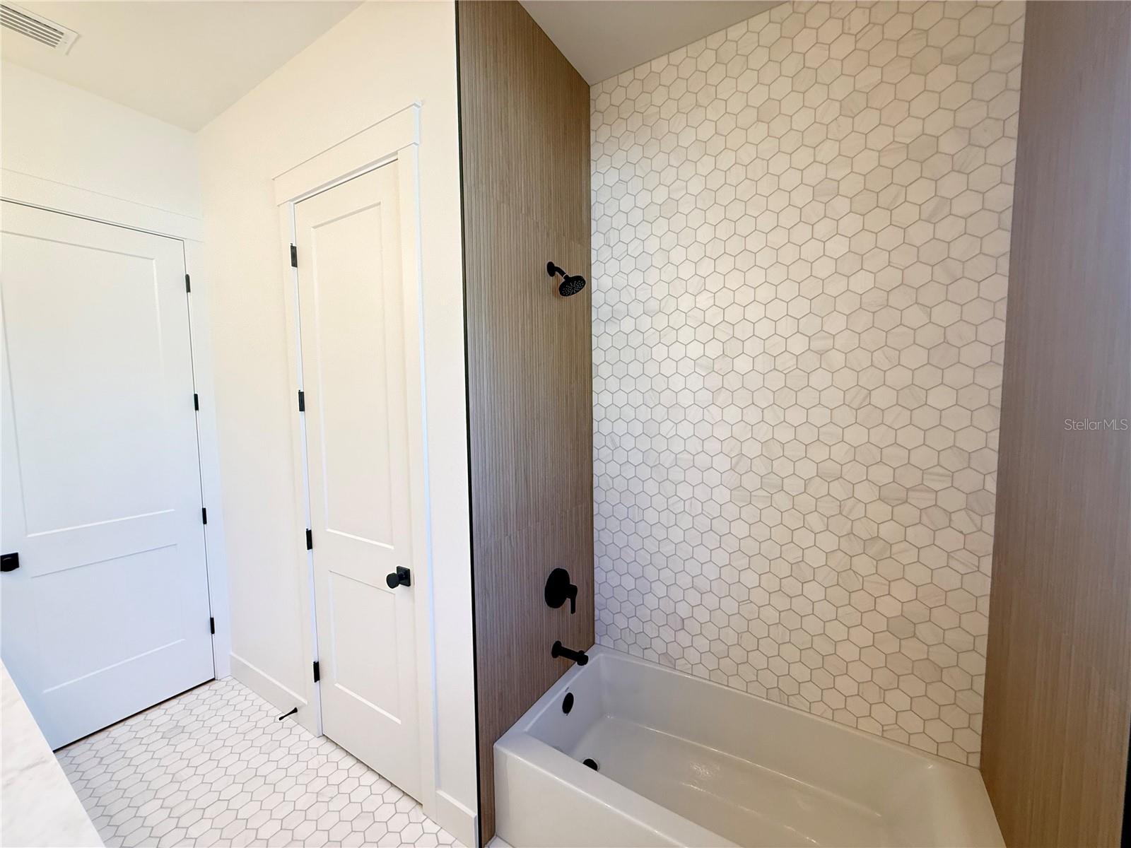 Image 21 of 23 For 4584 17th Avenue N