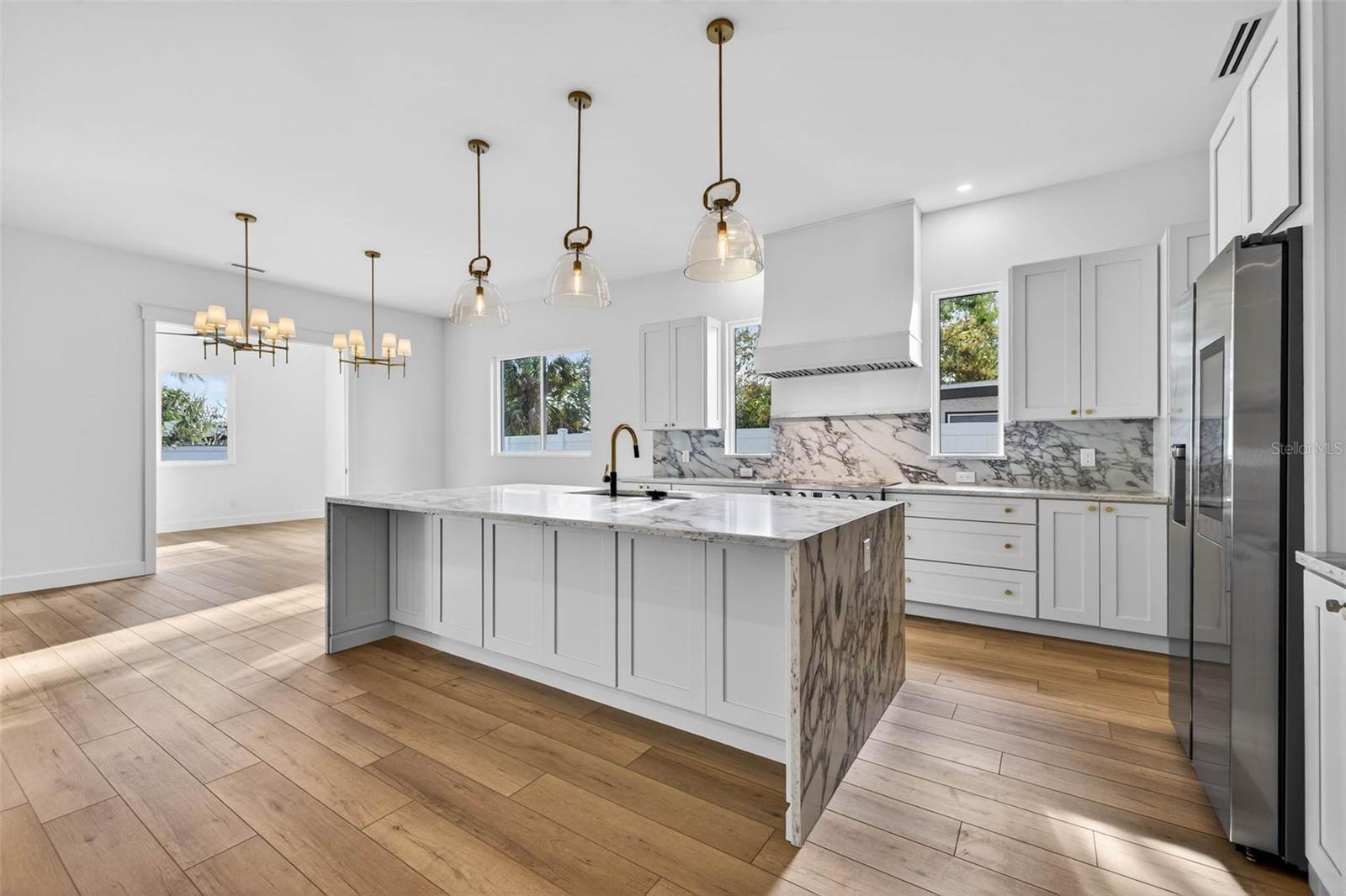 Image 6 of 23 For 4584 17th Avenue N