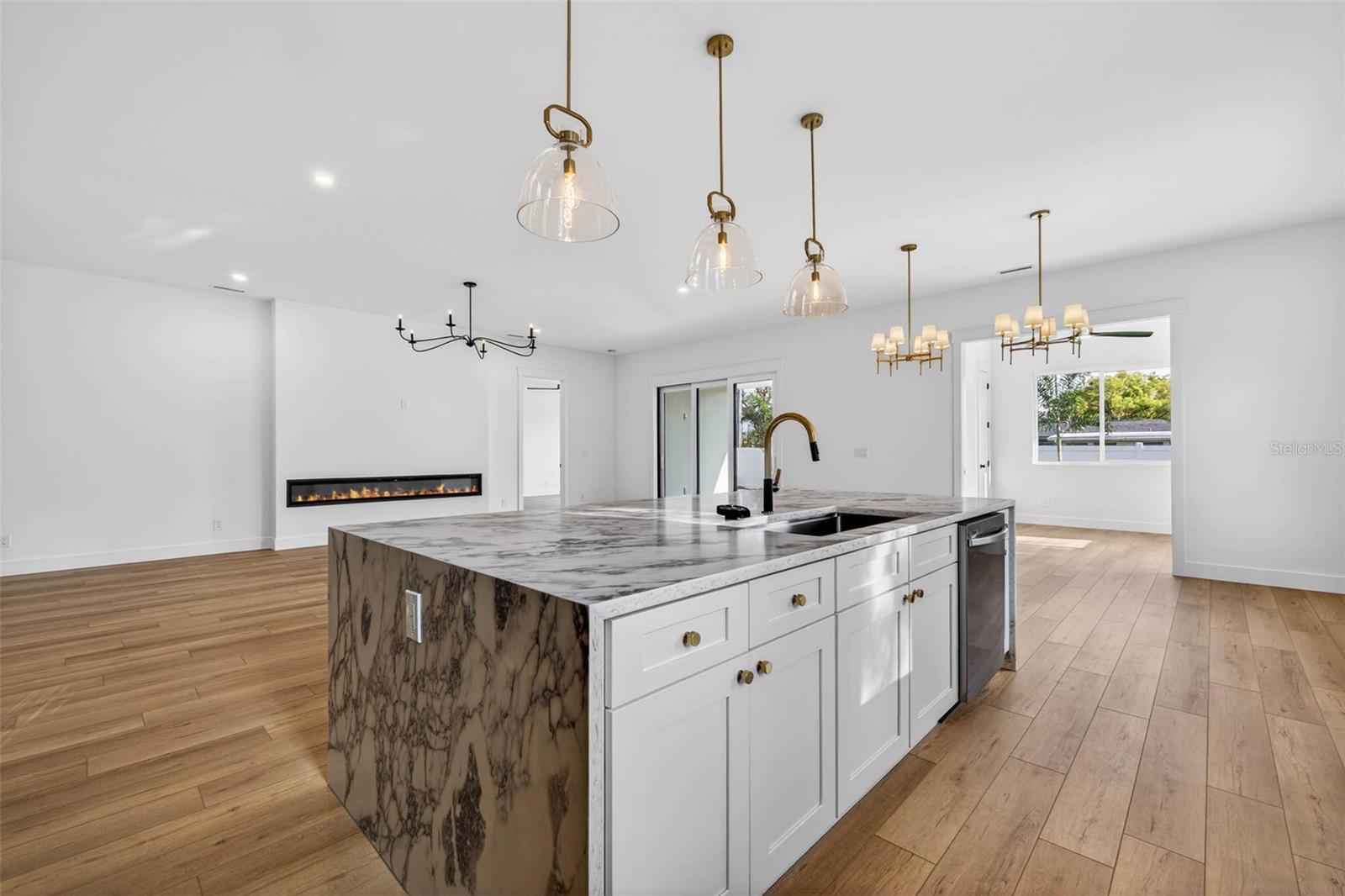 Image 8 of 23 For 4584 17th Avenue N