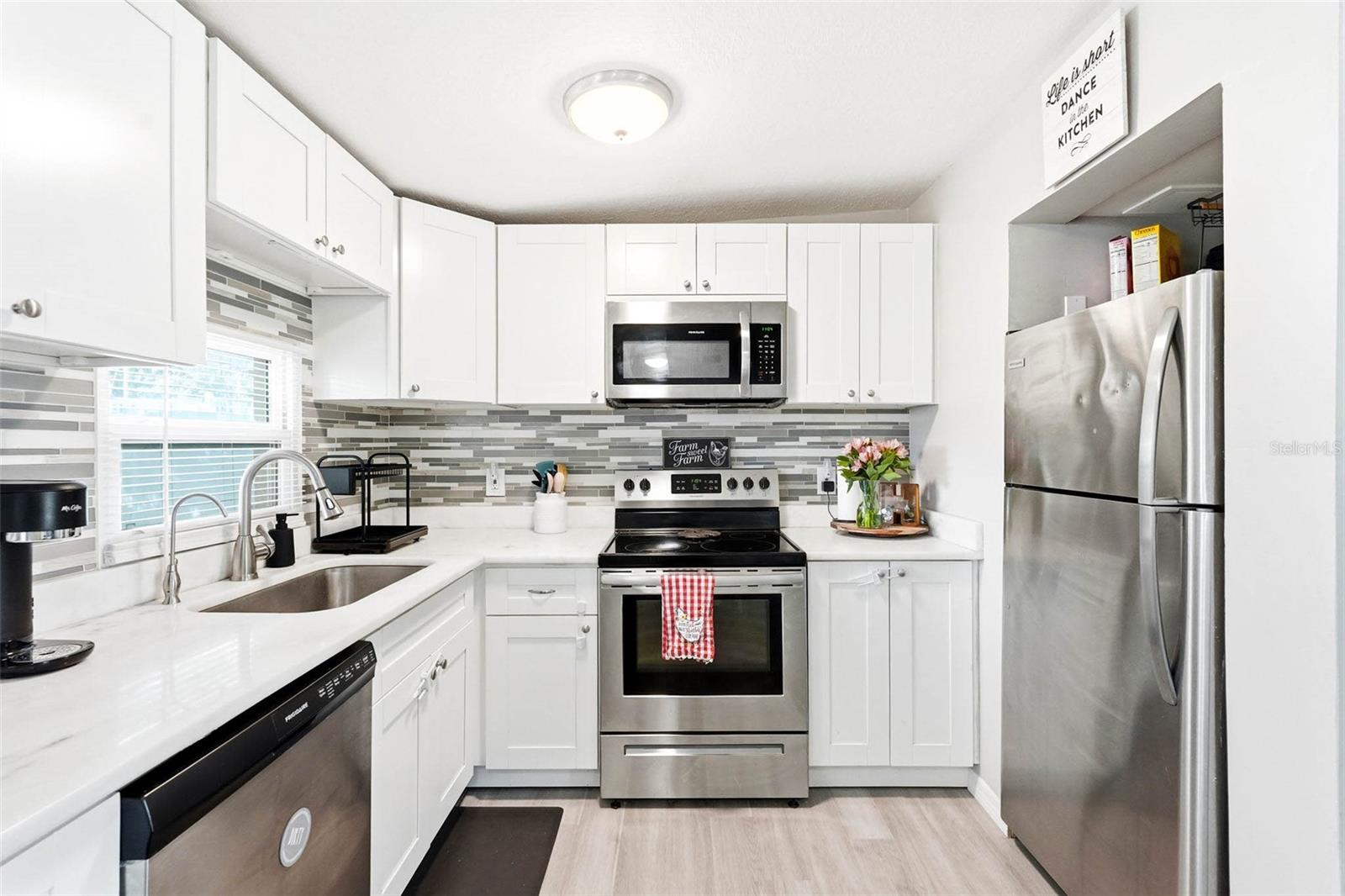 Image 17 of 34 For 10480 111th Avenue