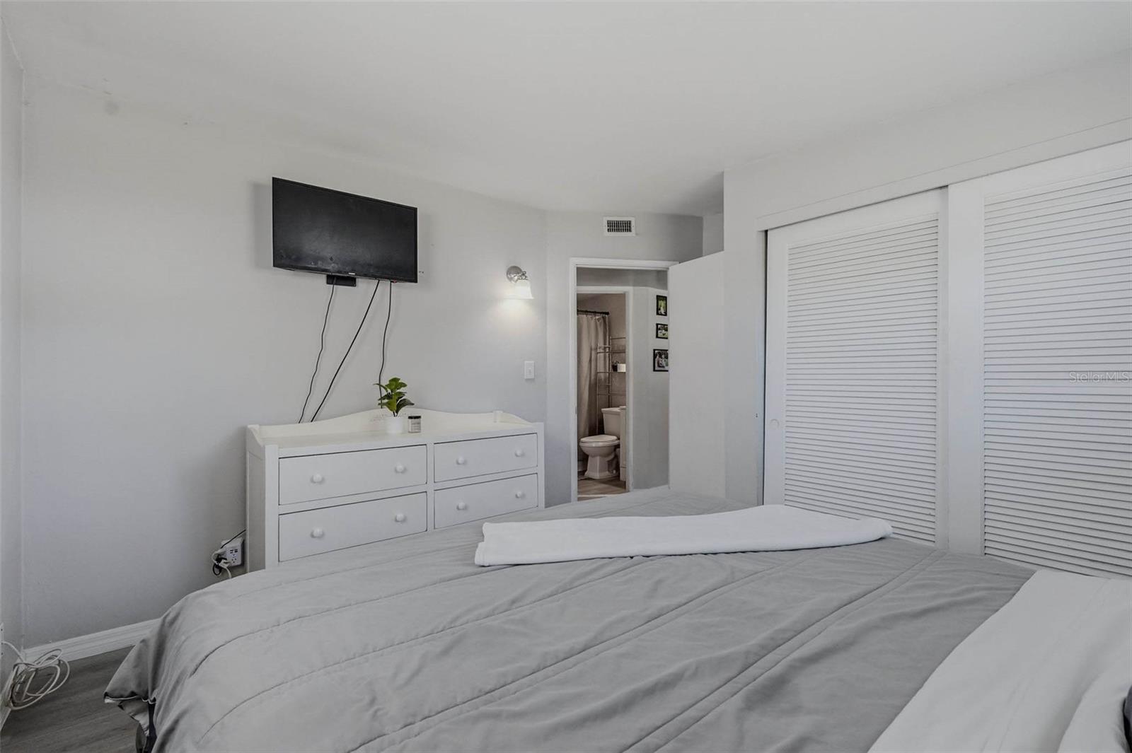 Image 21 of 34 For 10480 111th Avenue