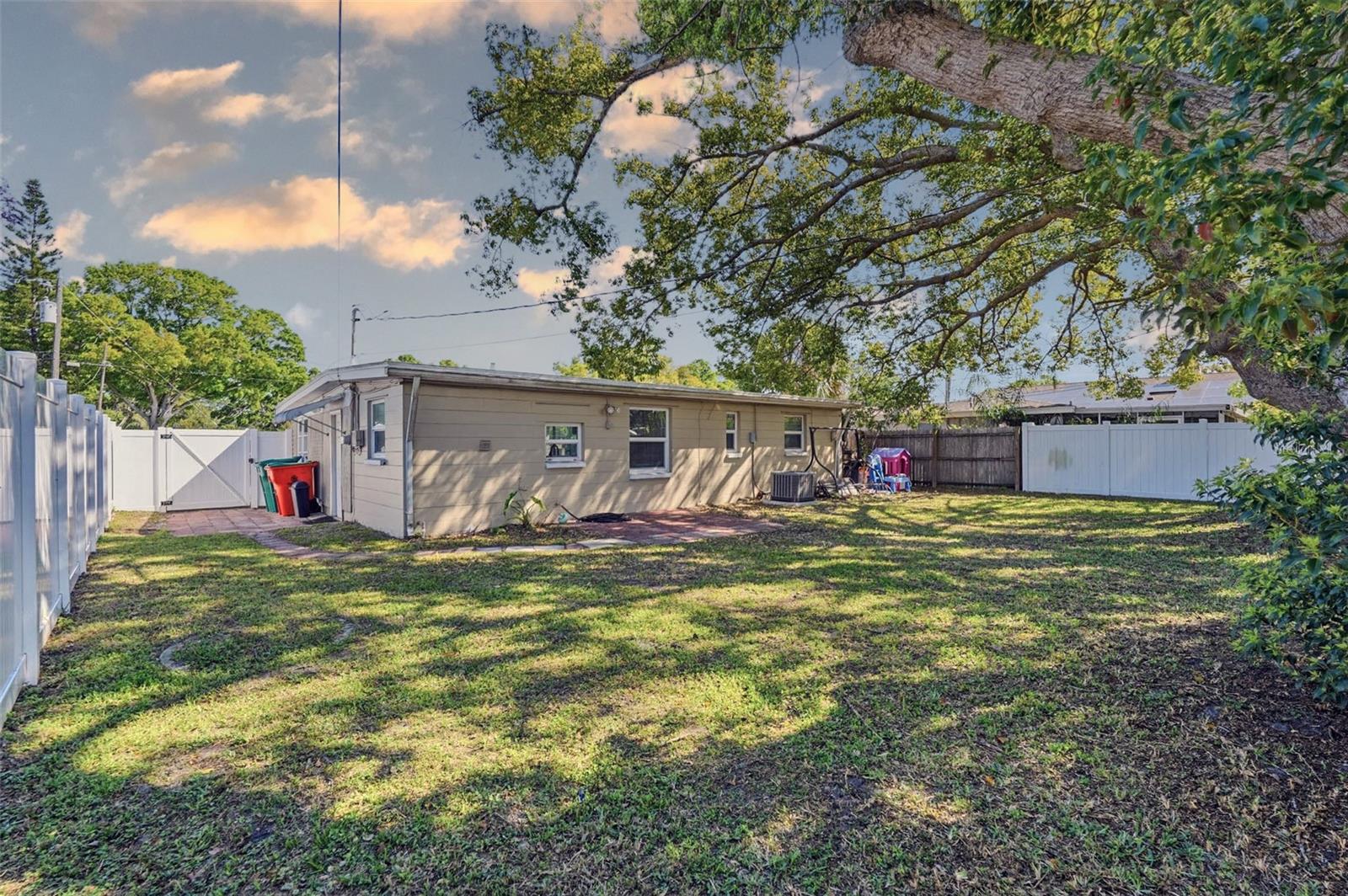 Image 31 of 34 For 10480 111th Avenue