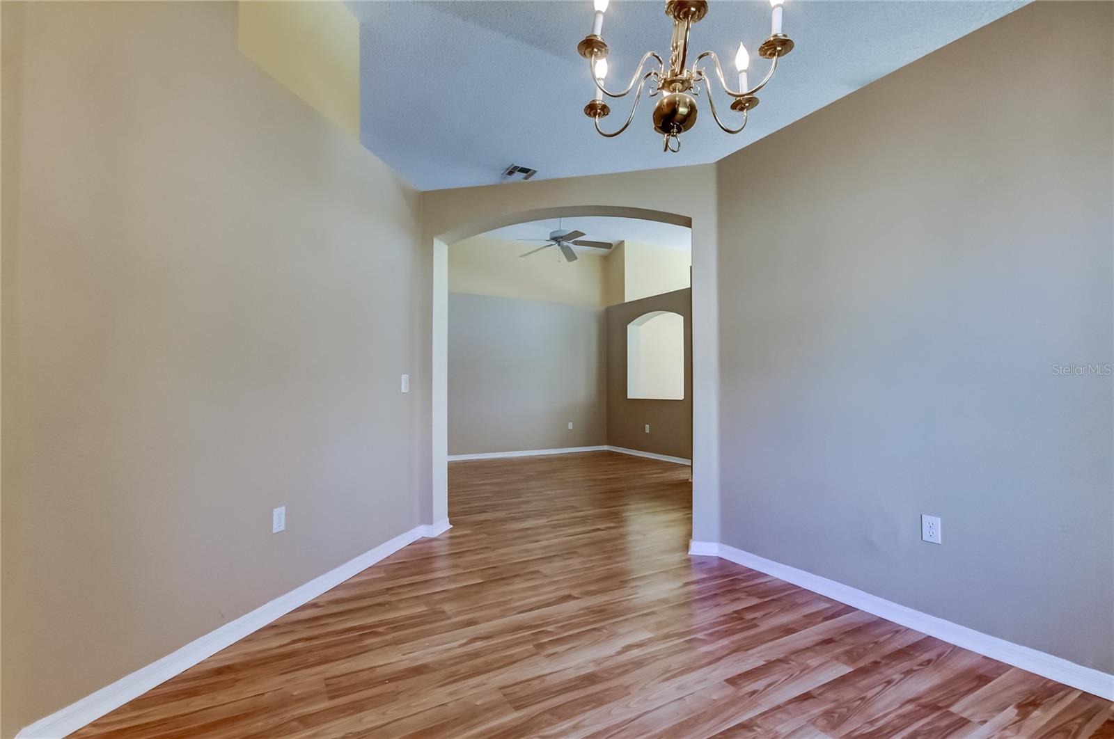 Listing photo id 8 for 10002 Oasis Palm Drive