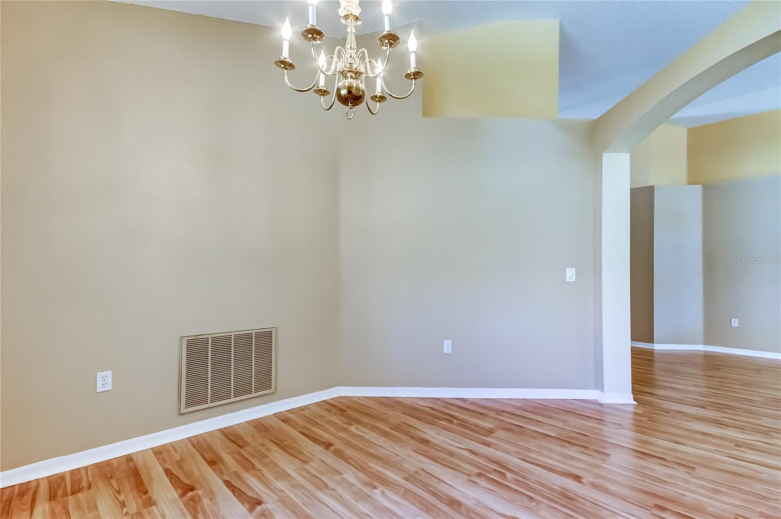 Listing photo id 9 for 10002 Oasis Palm Drive