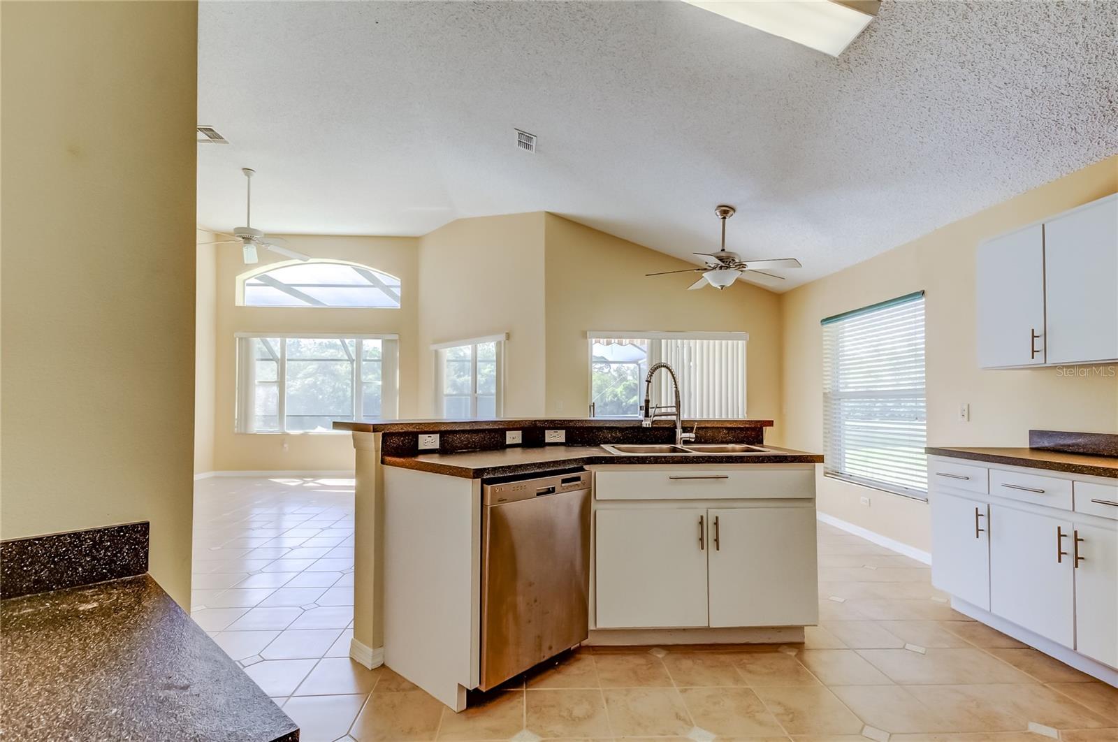 Listing photo id 10 for 10002 Oasis Palm Drive