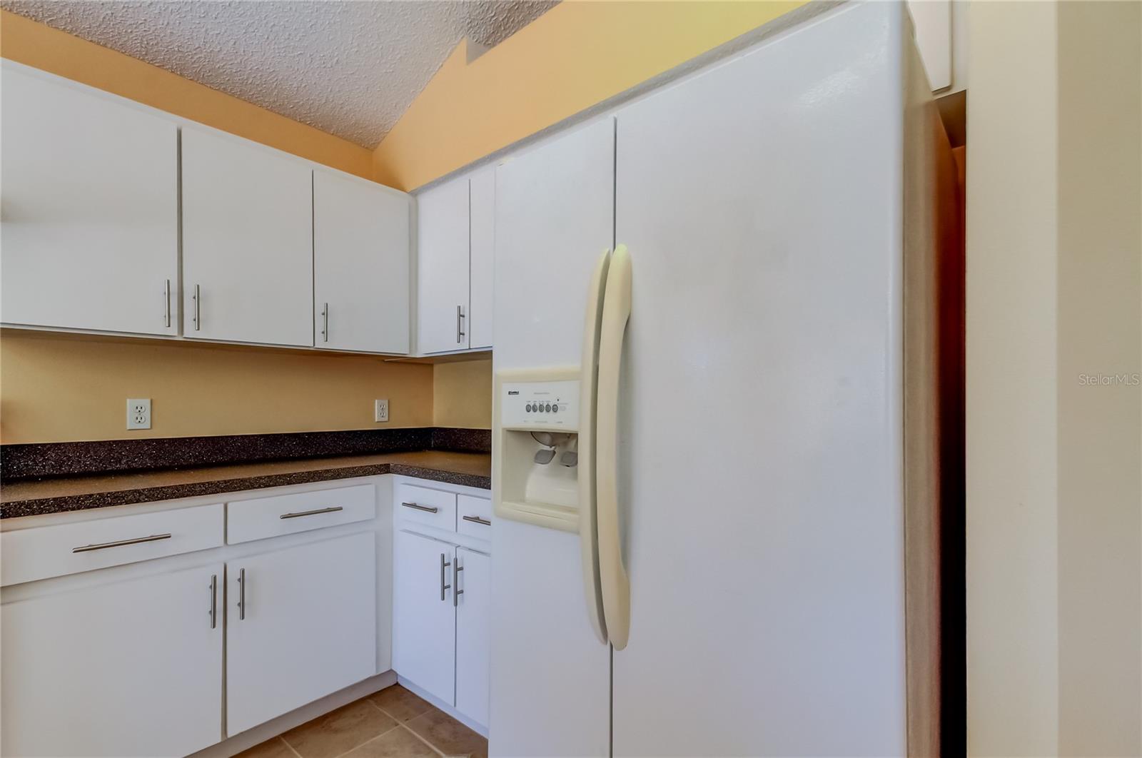 Listing photo id 13 for 10002 Oasis Palm Drive