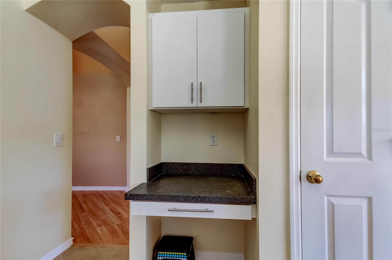 Listing photo id 14 for 10002 Oasis Palm Drive