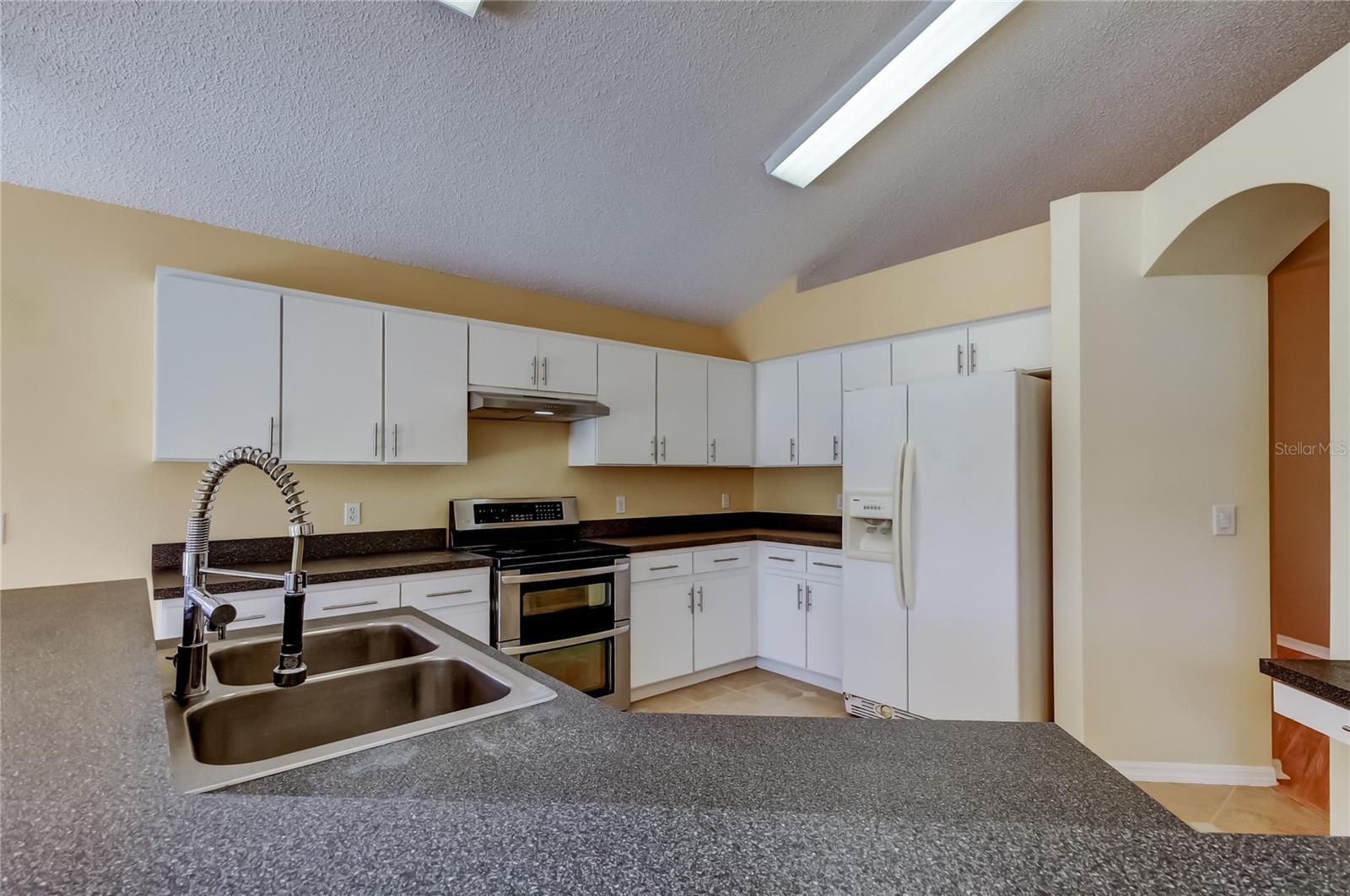 Listing photo id 21 for 10002 Oasis Palm Drive