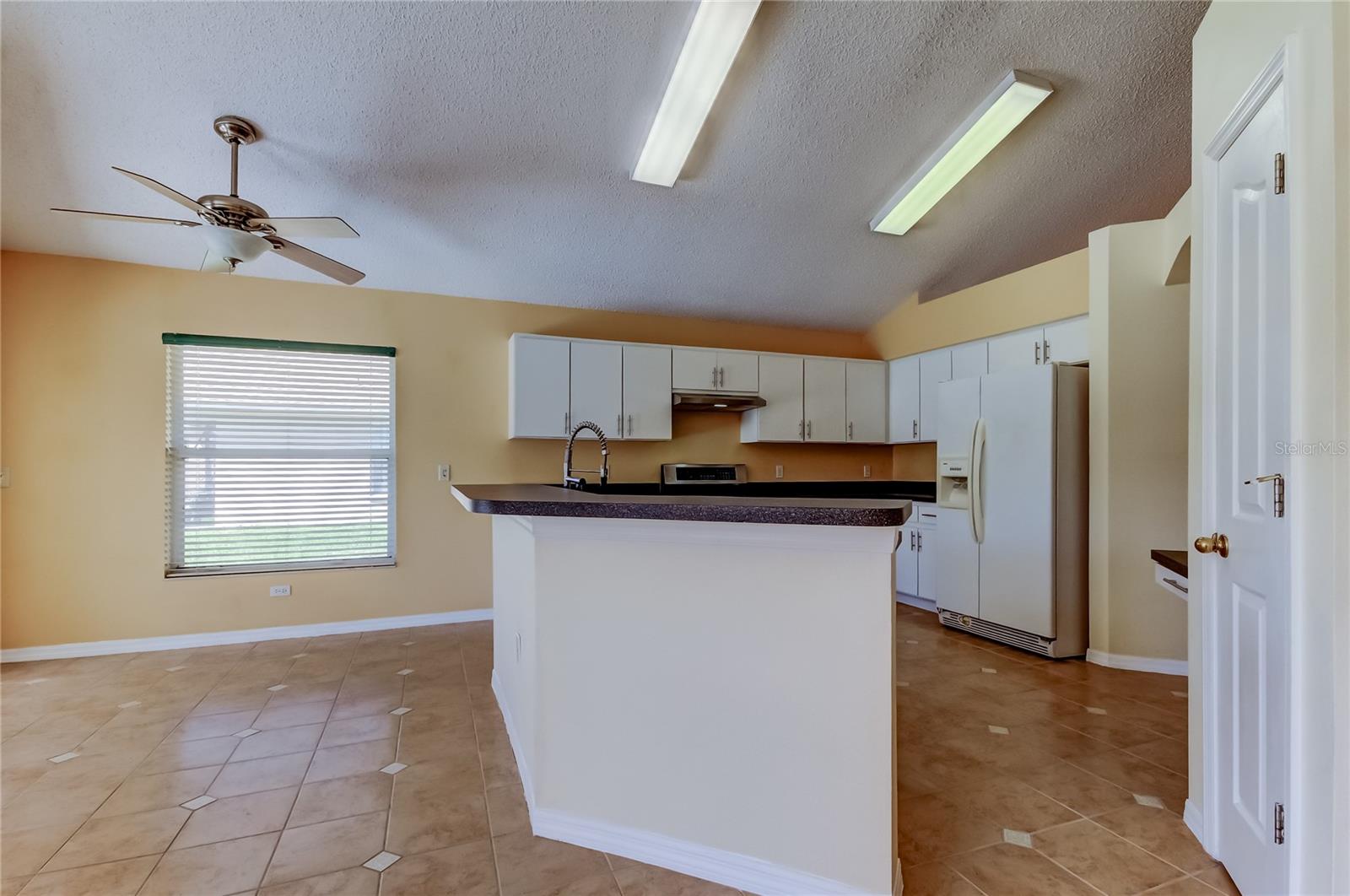 Listing photo id 22 for 10002 Oasis Palm Drive
