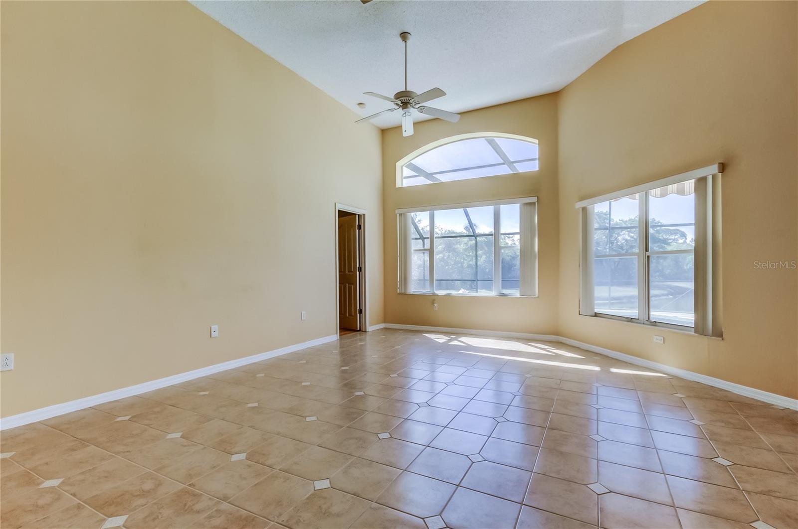 Listing photo id 23 for 10002 Oasis Palm Drive
