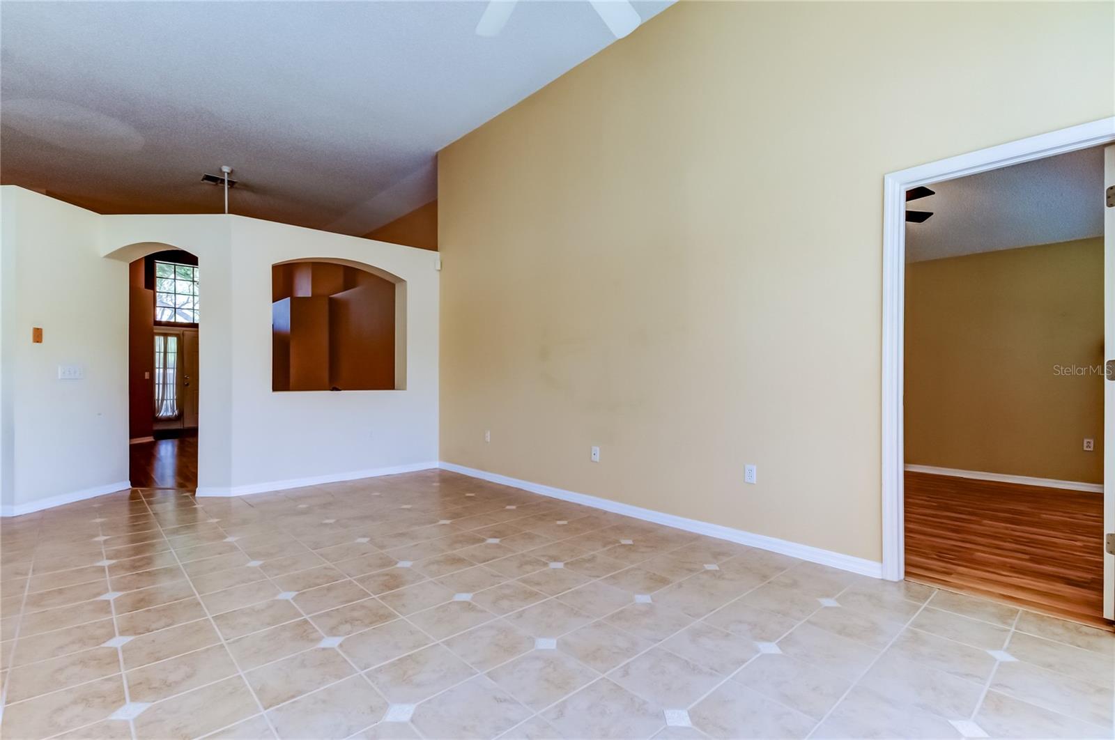 Listing photo id 26 for 10002 Oasis Palm Drive