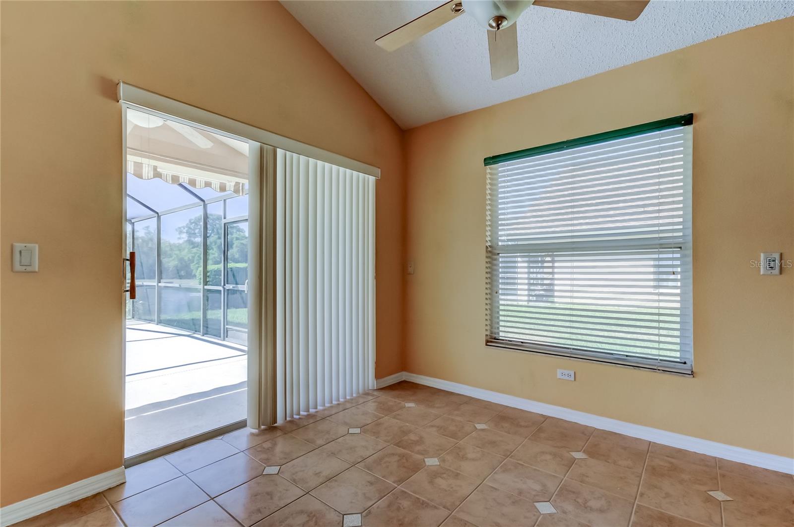 Listing photo id 28 for 10002 Oasis Palm Drive