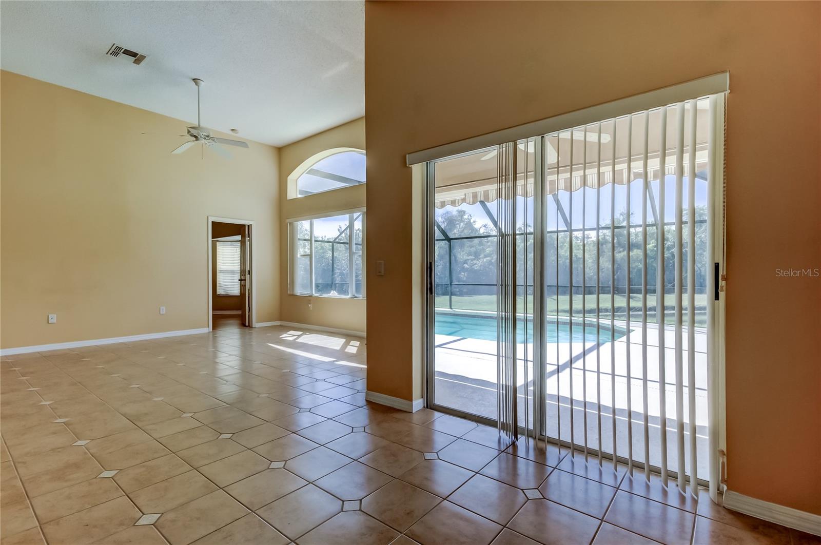 Listing photo id 29 for 10002 Oasis Palm Drive