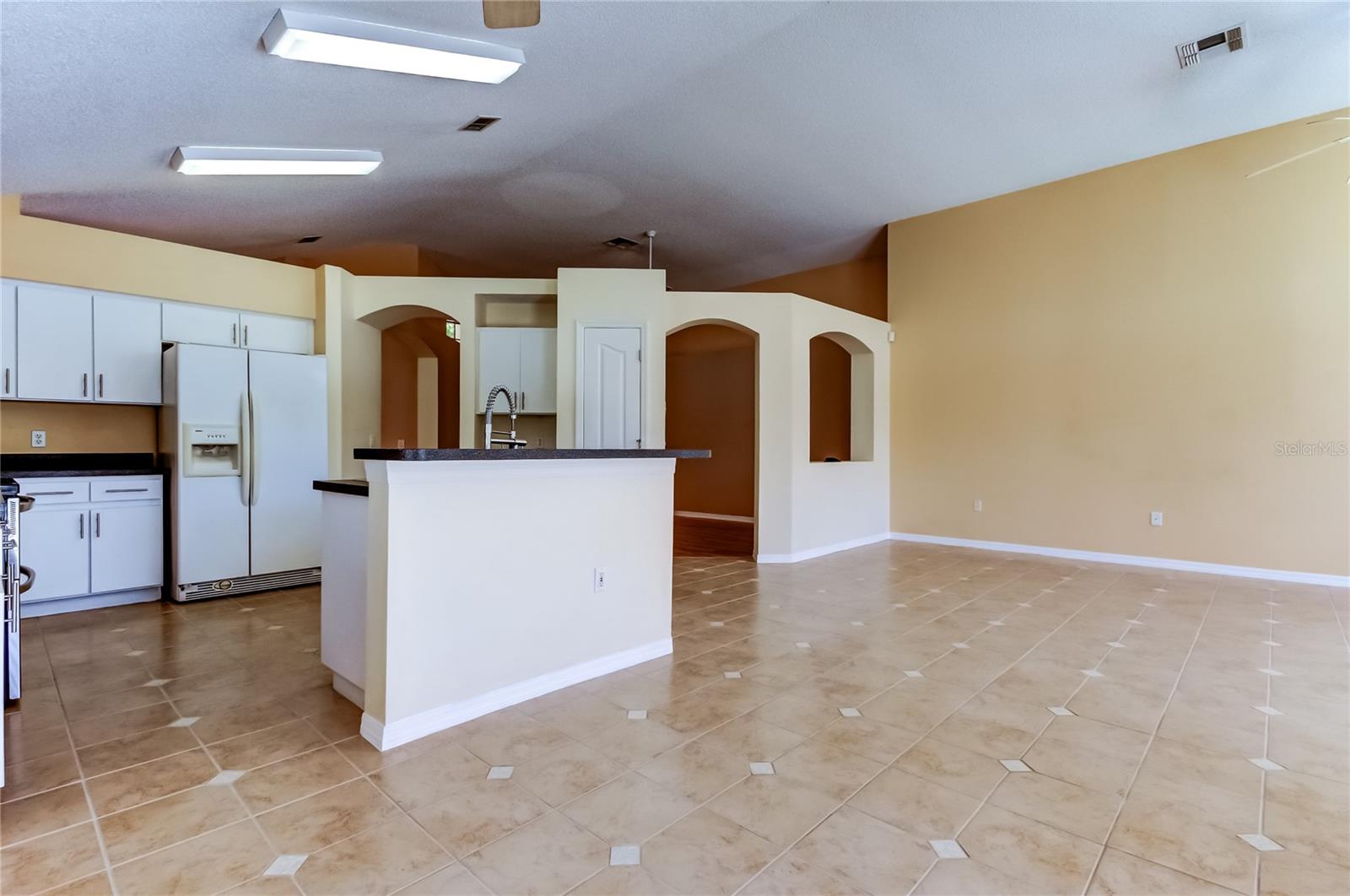 Listing photo id 30 for 10002 Oasis Palm Drive