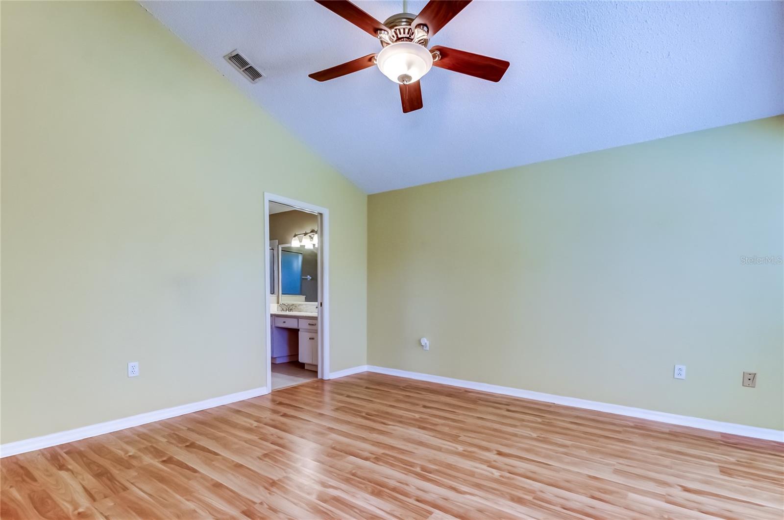 Listing photo id 31 for 10002 Oasis Palm Drive