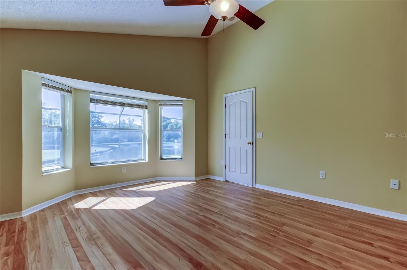 Listing photo id 33 for 10002 Oasis Palm Drive