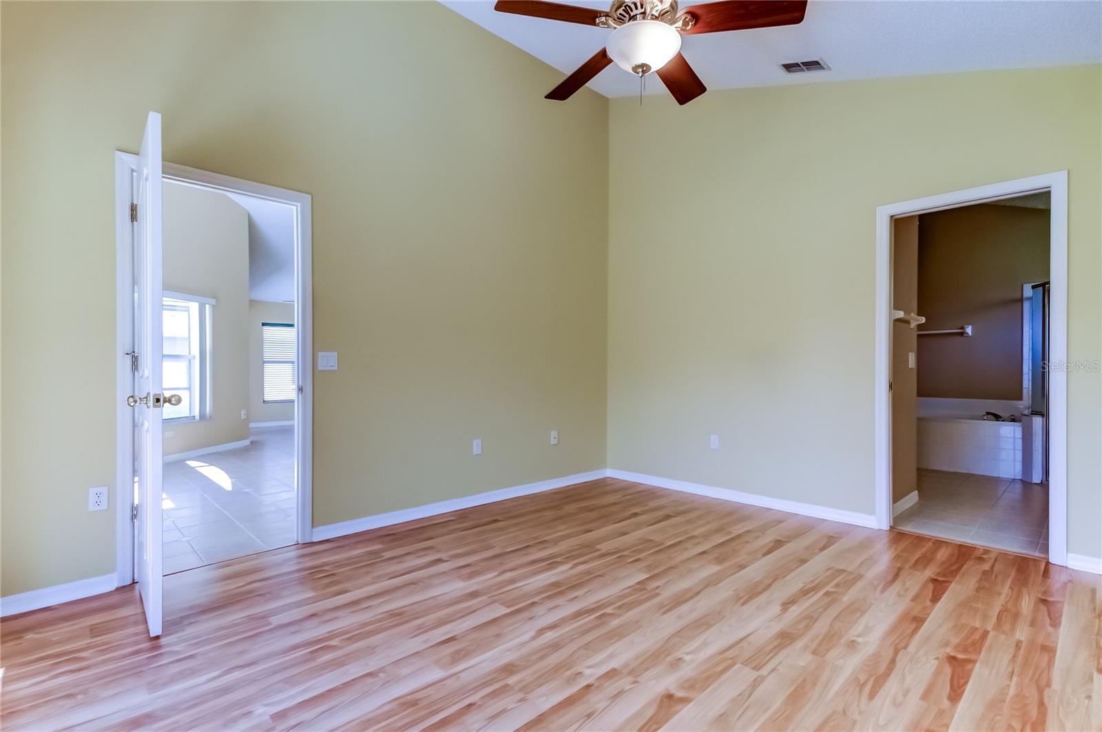 Listing photo id 34 for 10002 Oasis Palm Drive