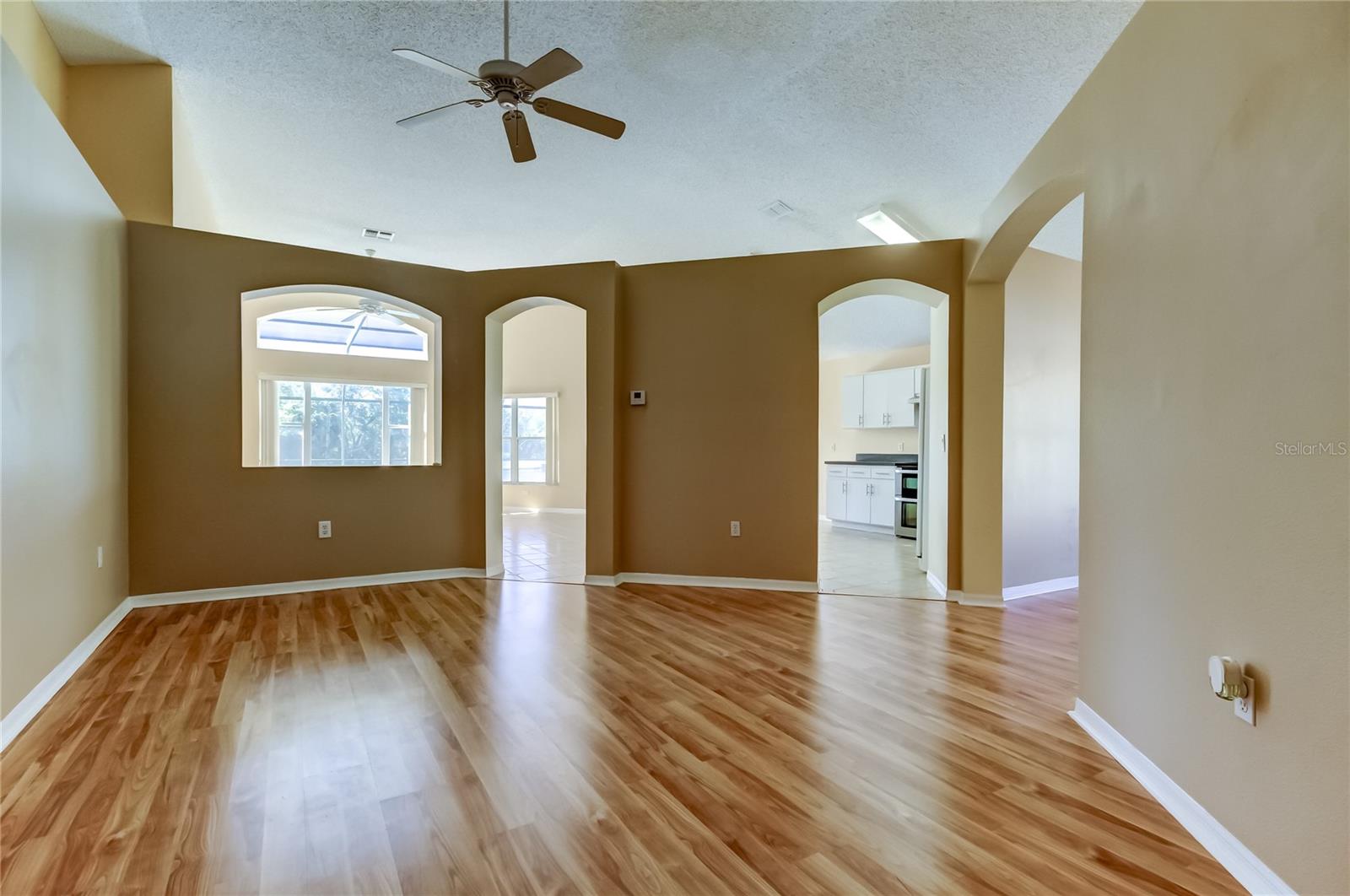Listing photo id 2 for 10002 Oasis Palm Drive