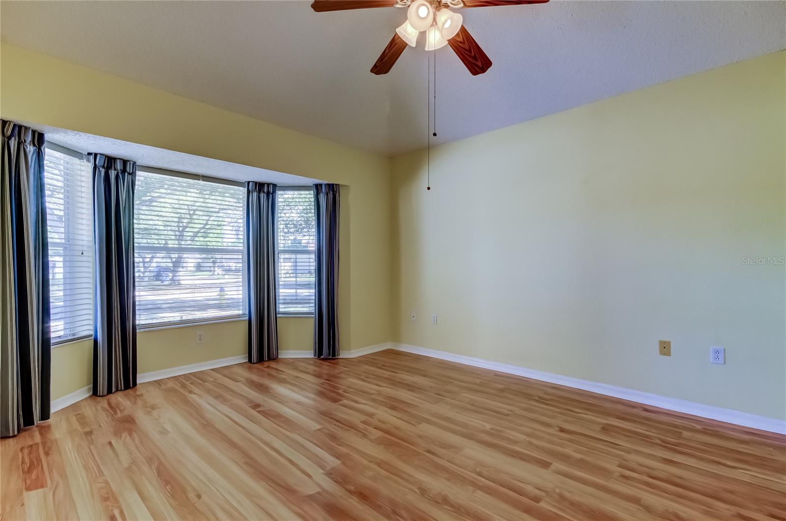 Listing photo id 39 for 10002 Oasis Palm Drive