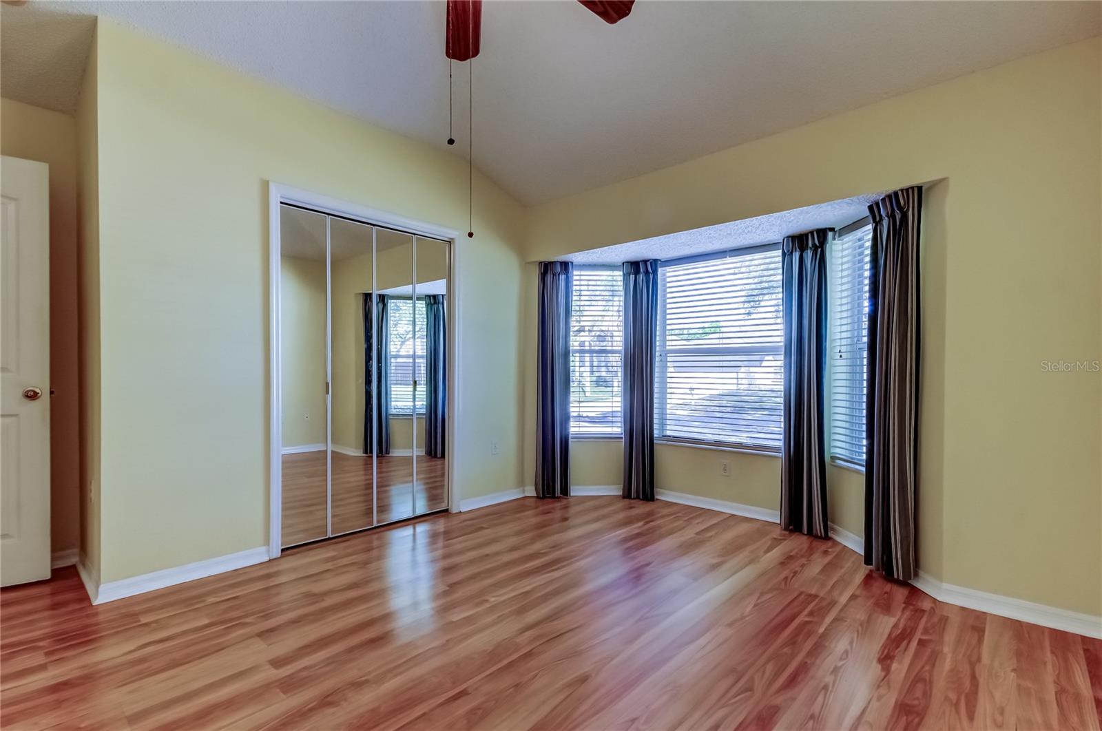 Listing photo id 40 for 10002 Oasis Palm Drive