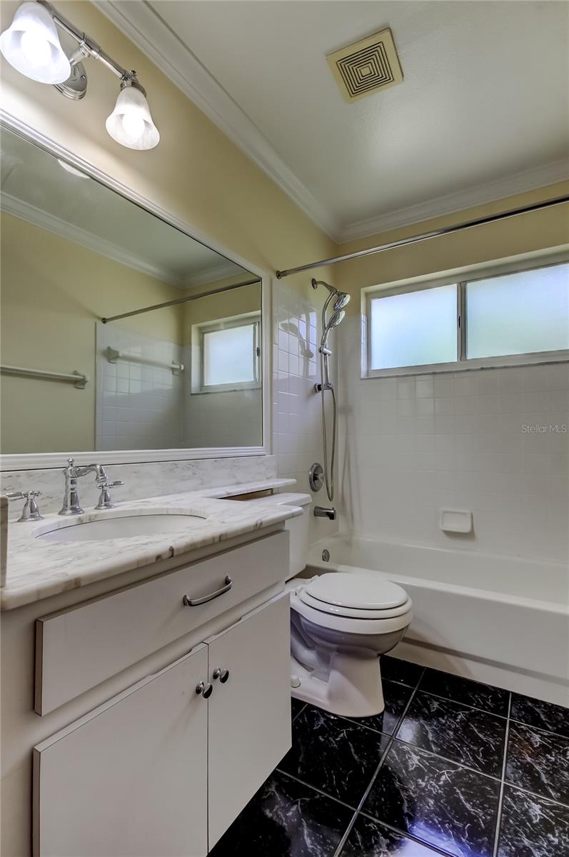 Listing photo id 44 for 10002 Oasis Palm Drive