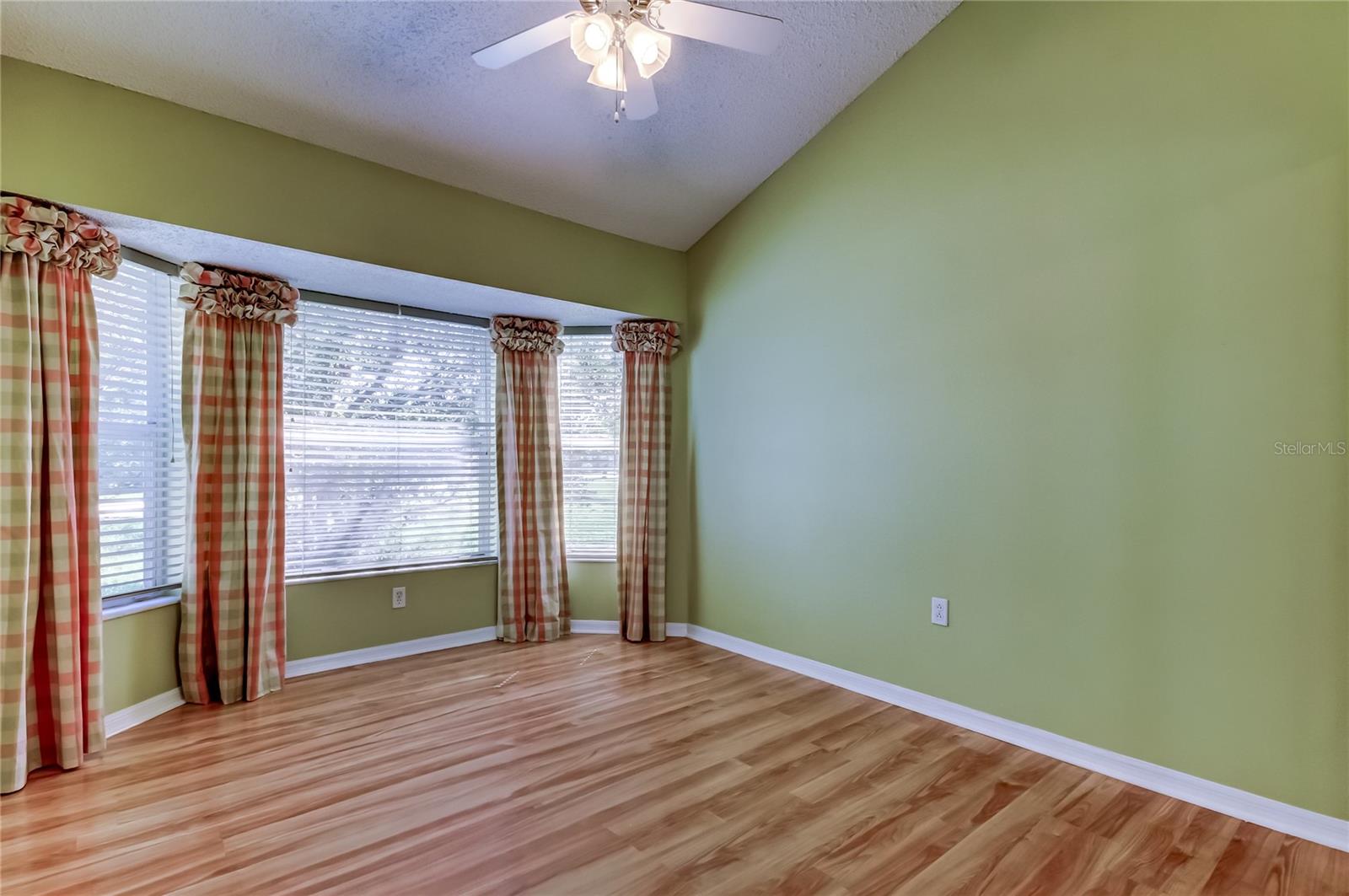 Listing photo id 45 for 10002 Oasis Palm Drive