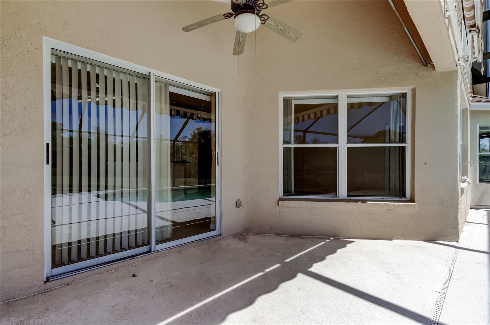 Listing photo id 50 for 10002 Oasis Palm Drive