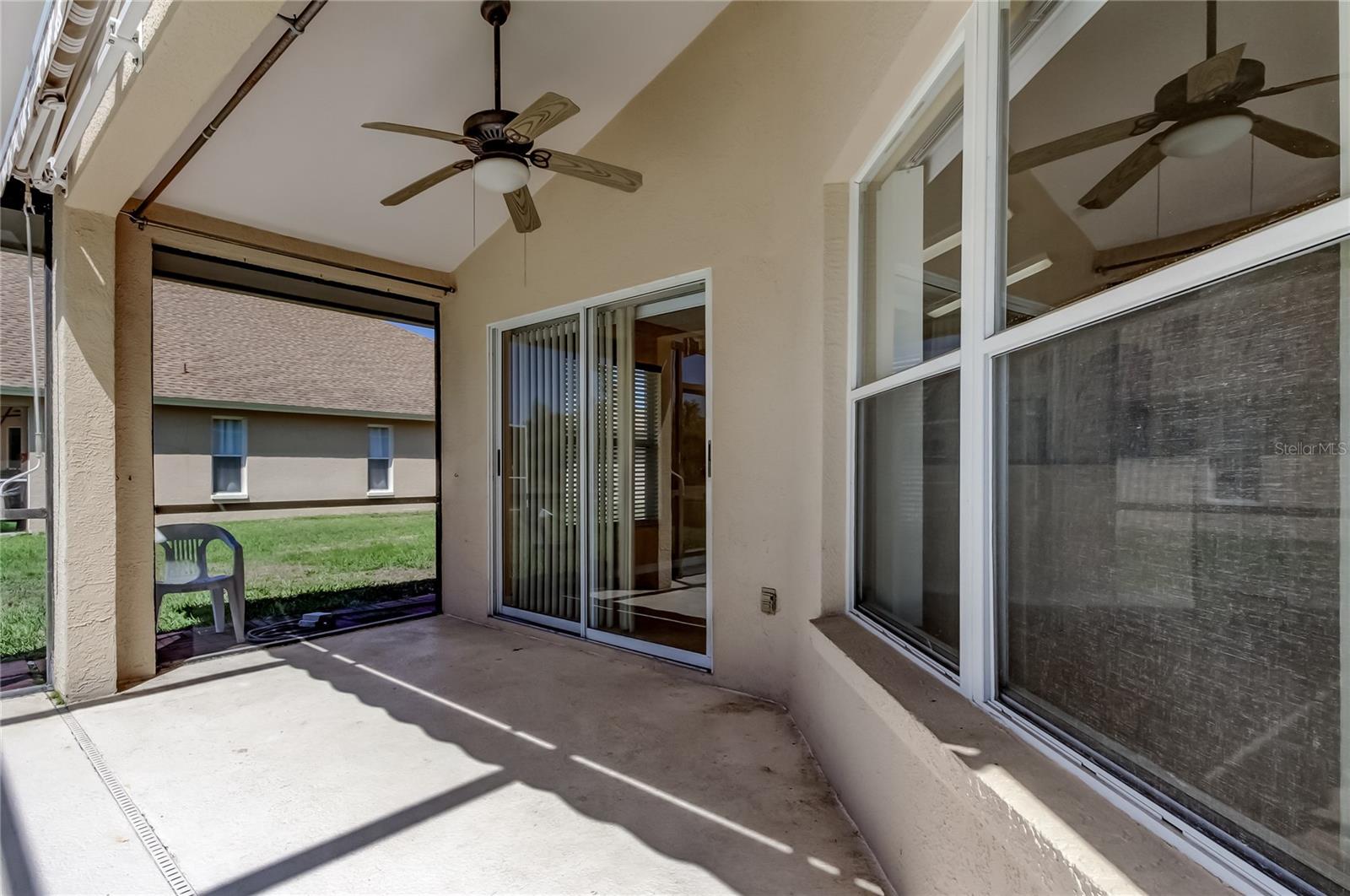 Listing photo id 51 for 10002 Oasis Palm Drive