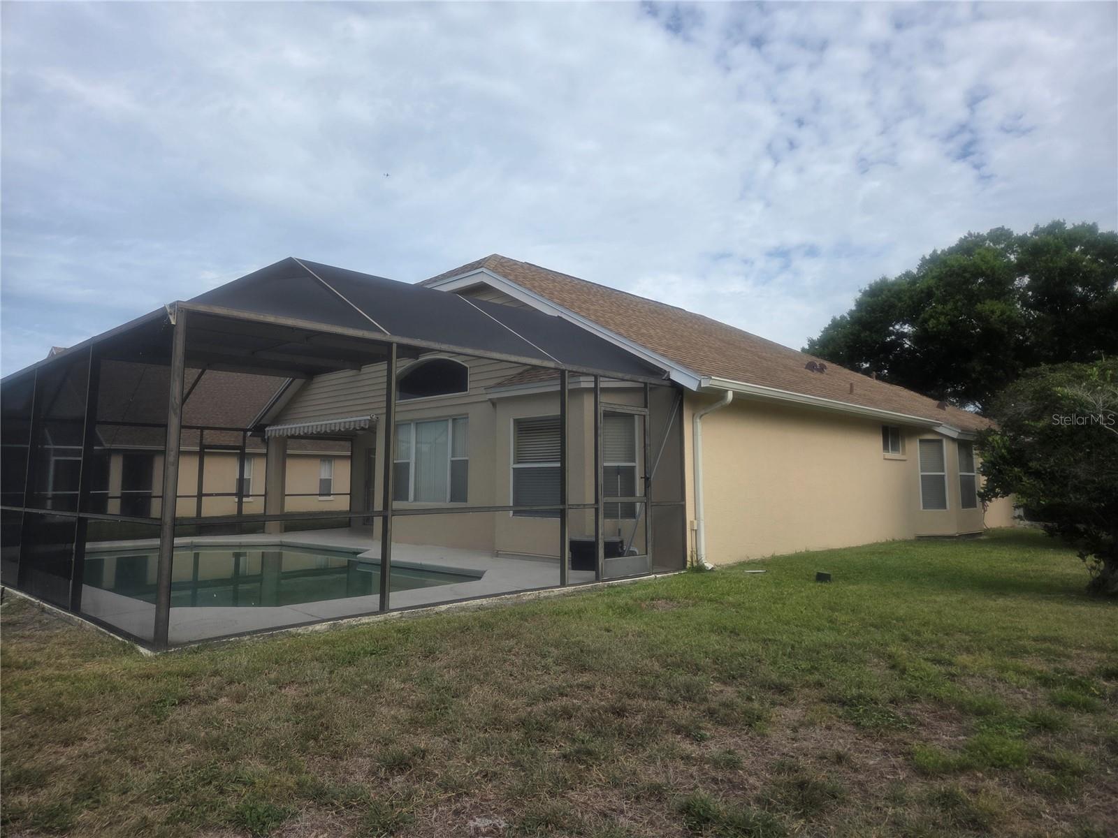 Listing photo id 57 for 10002 Oasis Palm Drive