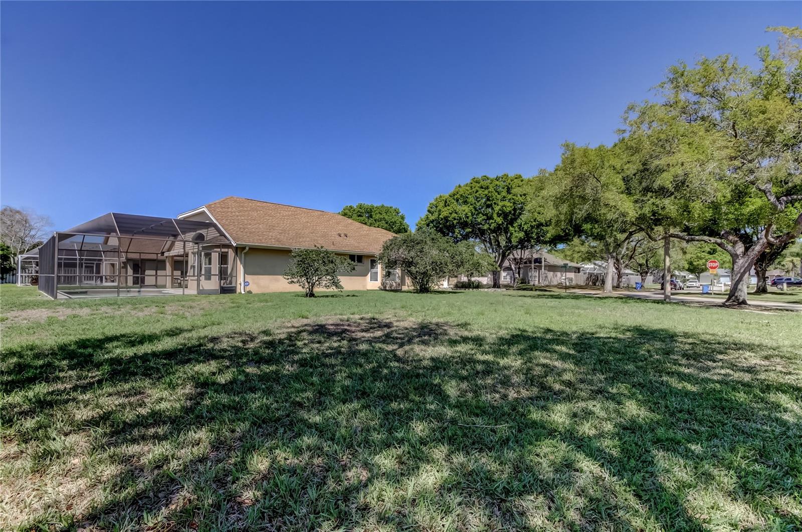 Listing photo id 60 for 10002 Oasis Palm Drive