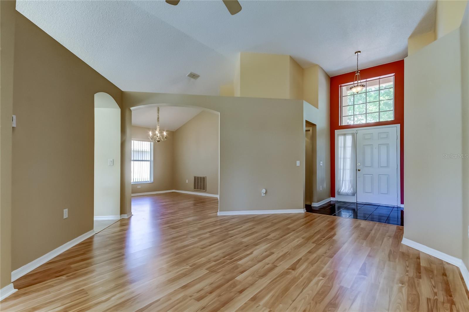 Listing photo id 5 for 10002 Oasis Palm Drive