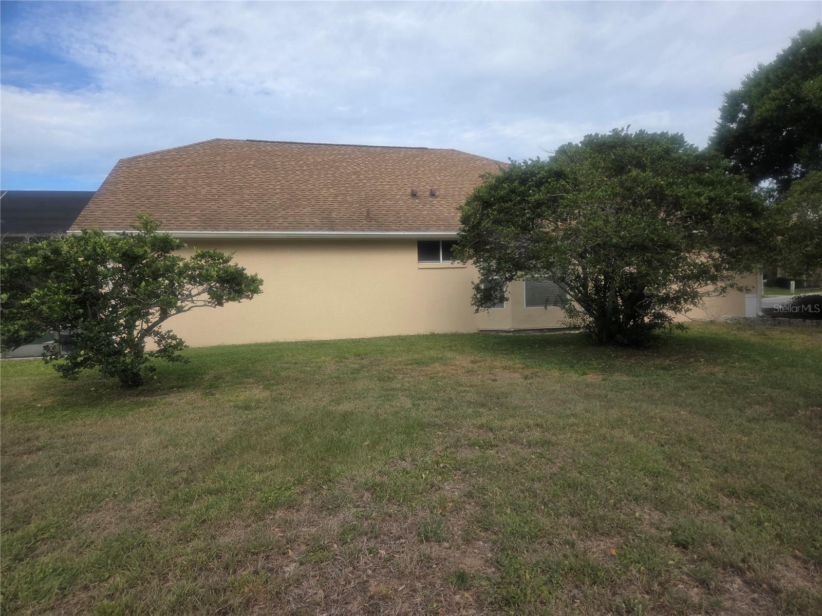 Listing photo id 70 for 10002 Oasis Palm Drive