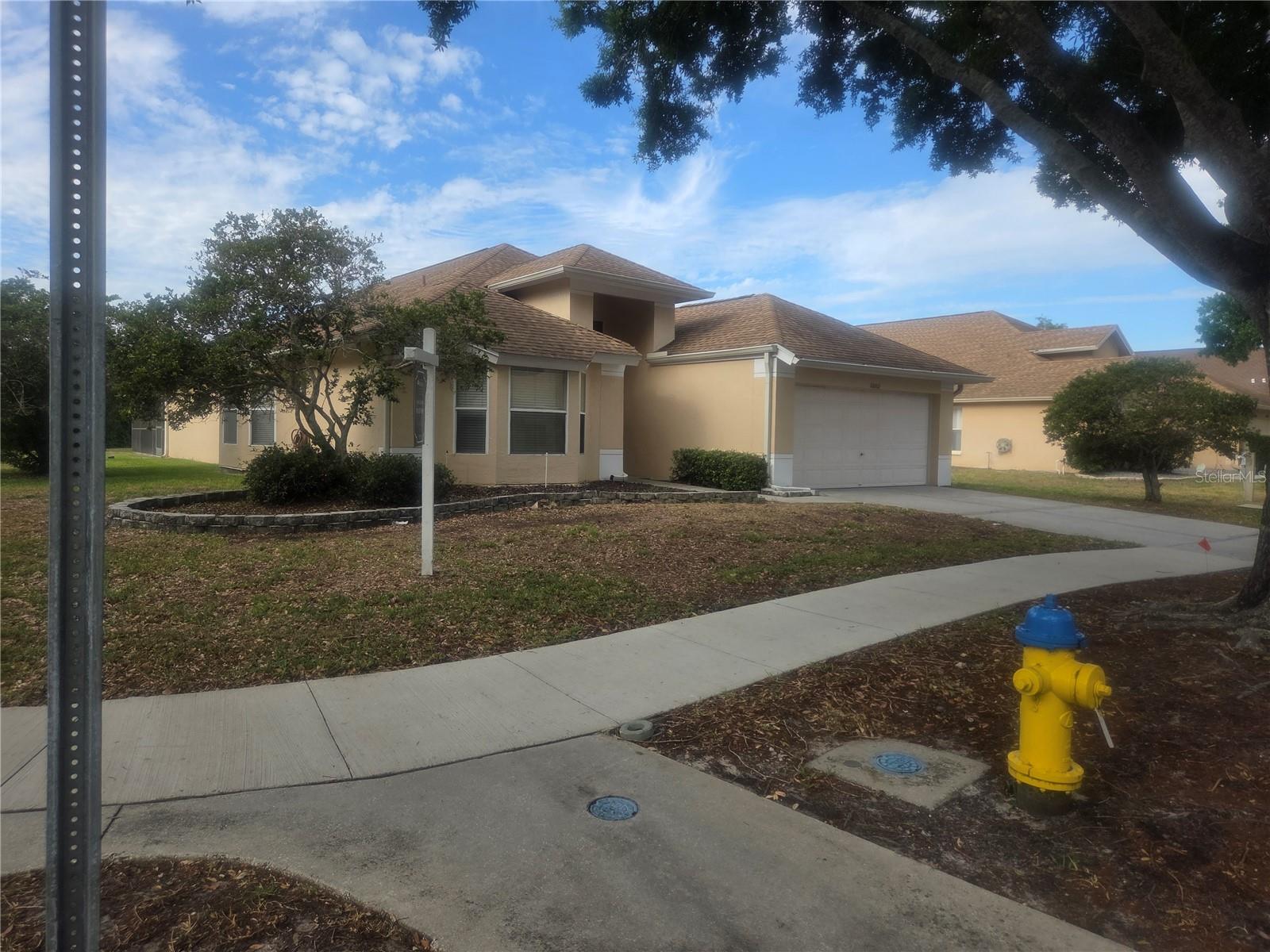 Listing photo id 71 for 10002 Oasis Palm Drive