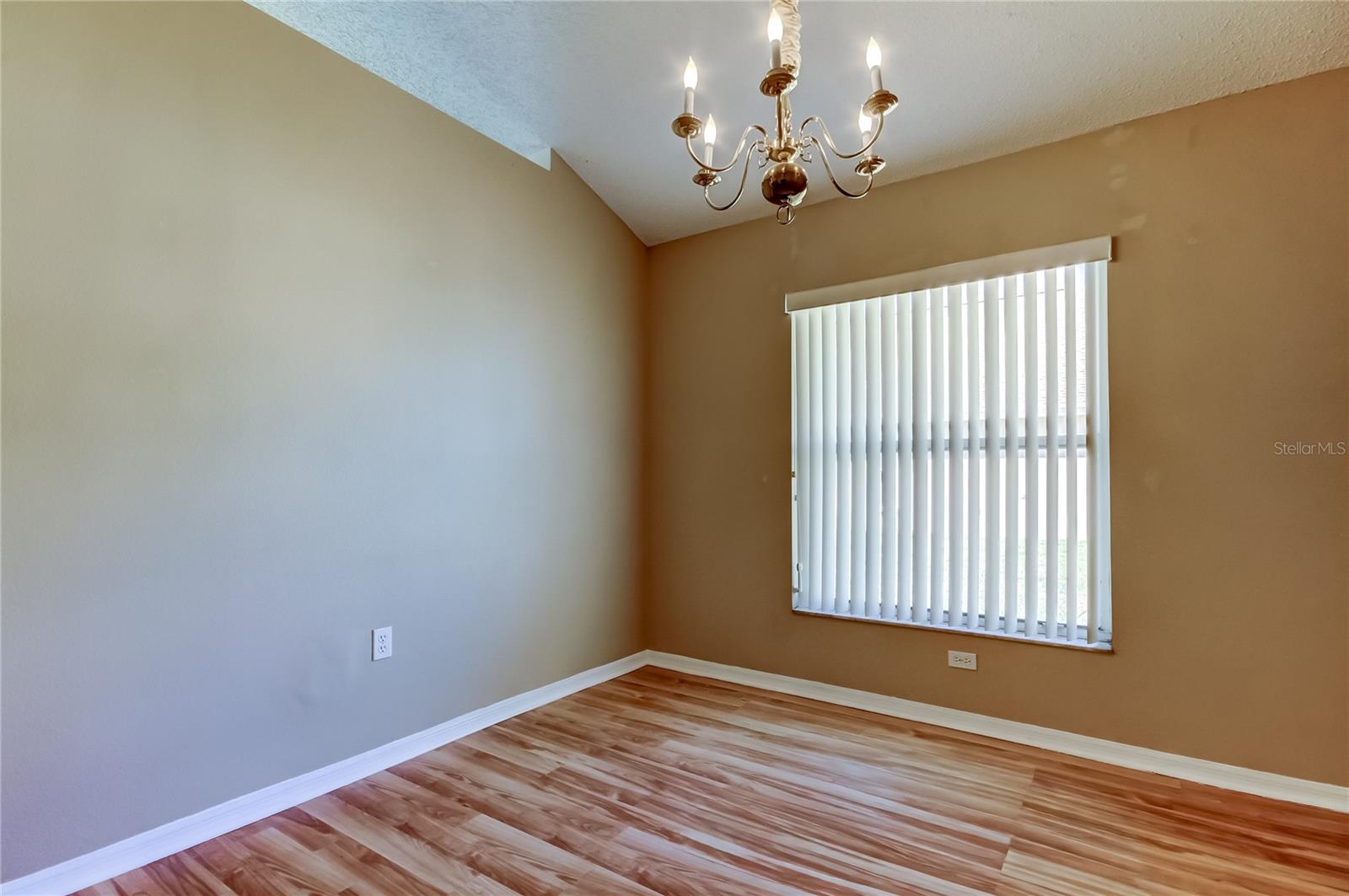 Listing photo id 7 for 10002 Oasis Palm Drive