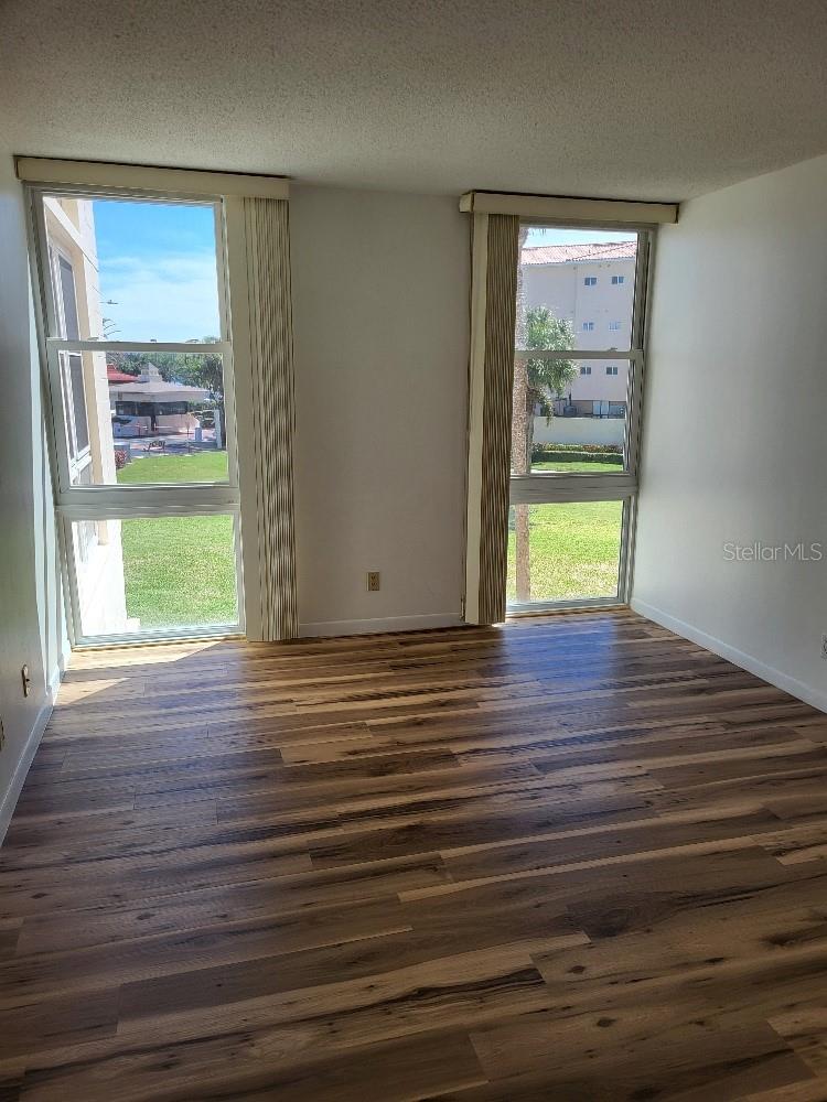 Image 10 of 15 For 7400 Sun Island Drive S 205