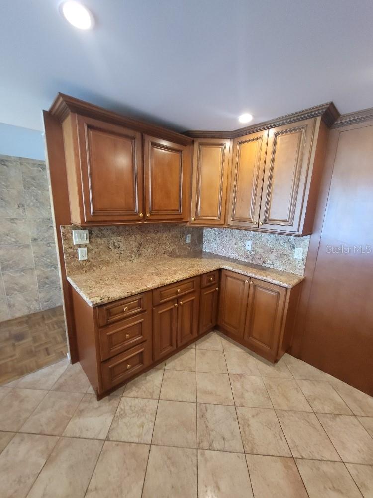 Image 5 of 15 For 7400 Sun Island Drive S 205